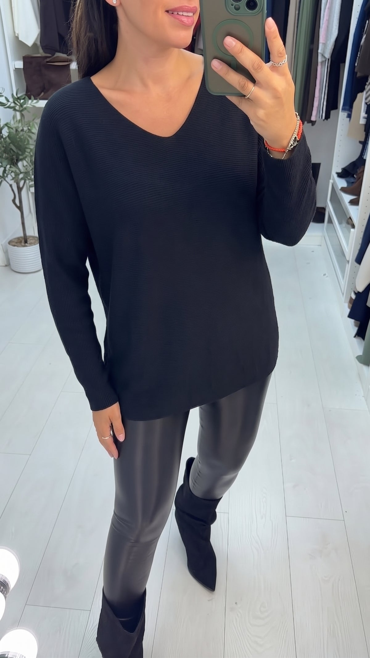 Una Plain V Neck Thin Knit Jumper