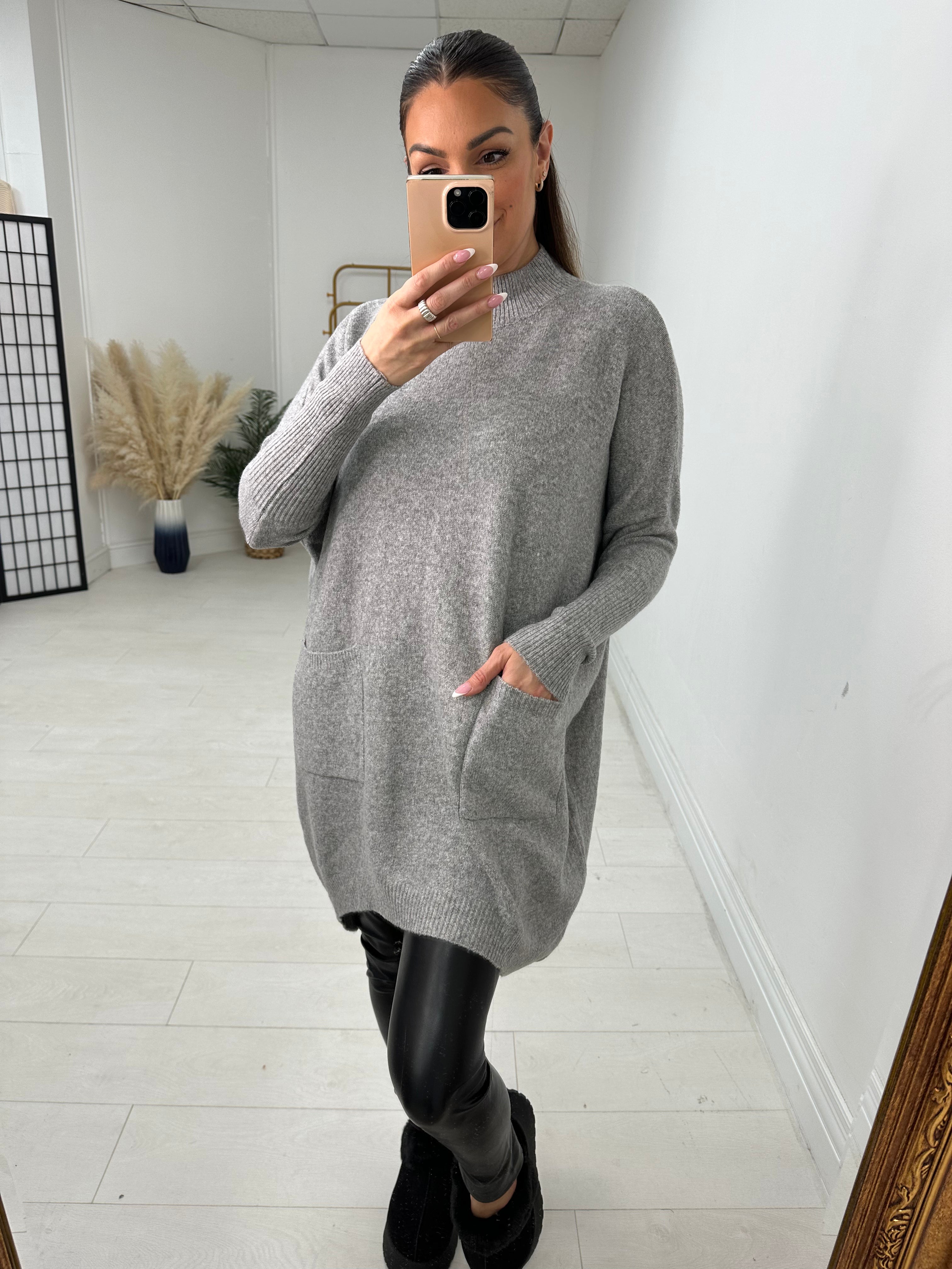 Greta Plain Longline Pocket Front Knit Jumper