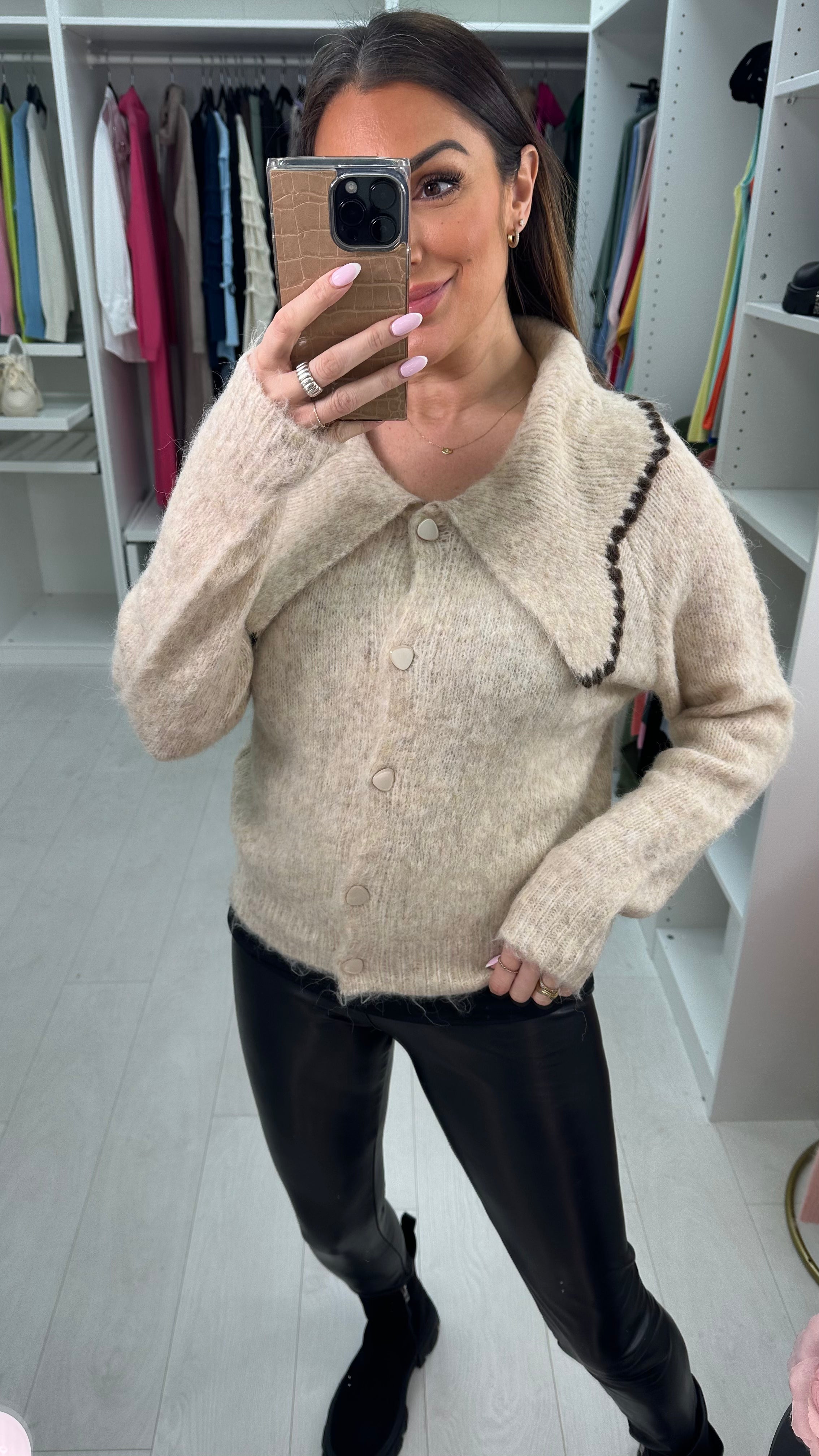 Evelyn super Soft Oversized Collar Cardigan