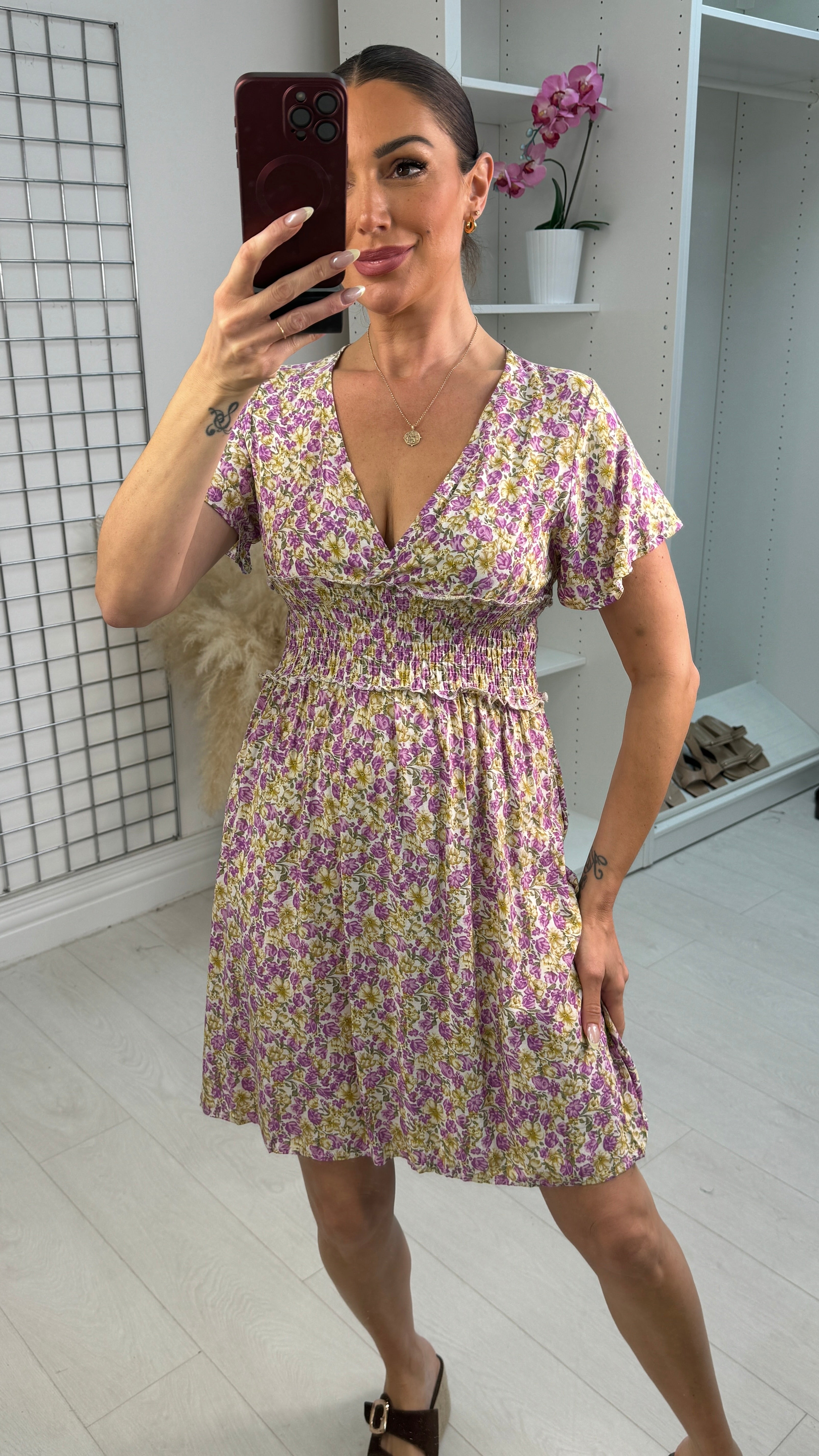 Que Floral Print V Neck Midi Dress