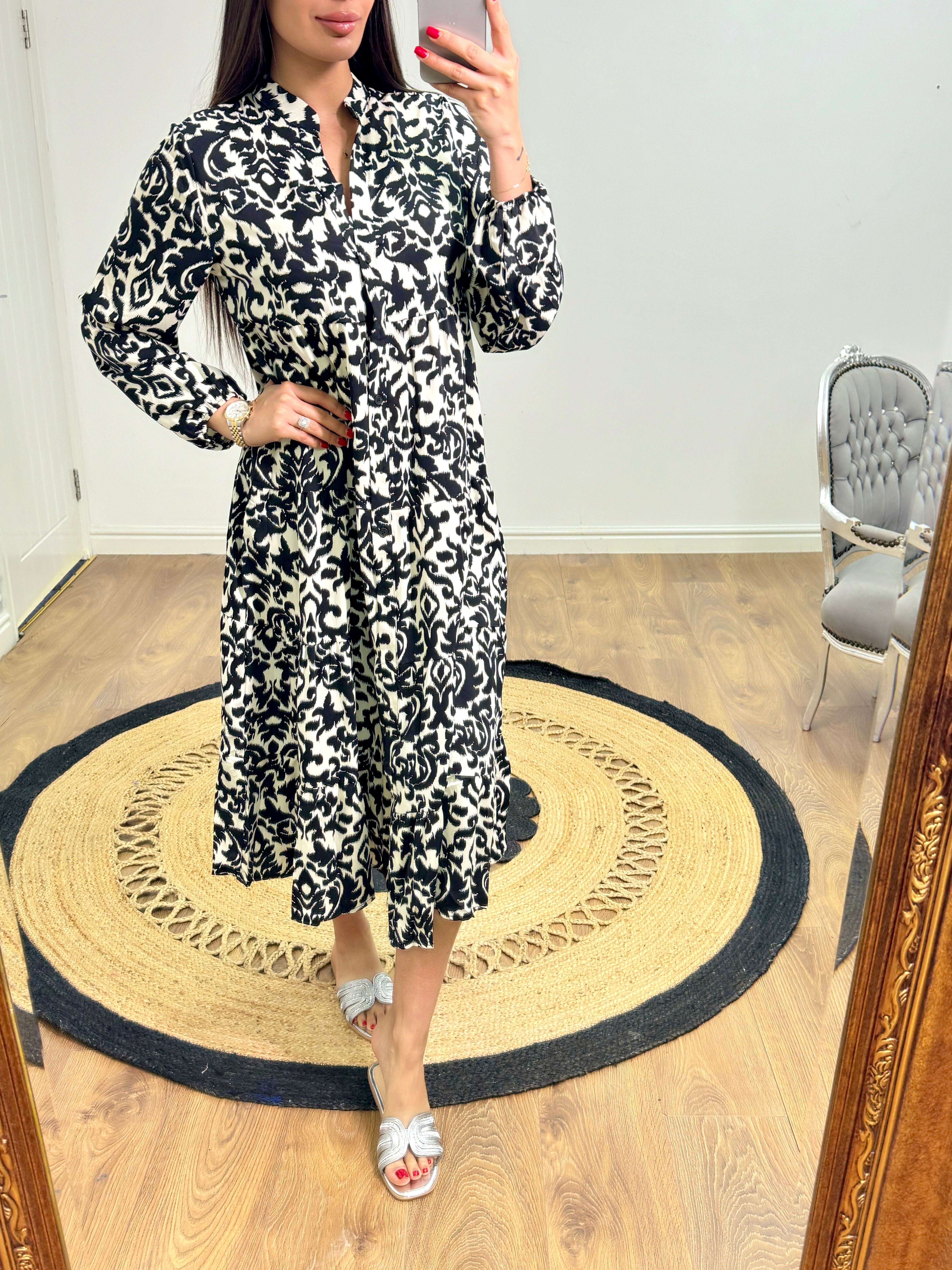 Earla V Neck Patterned Maxi Dress