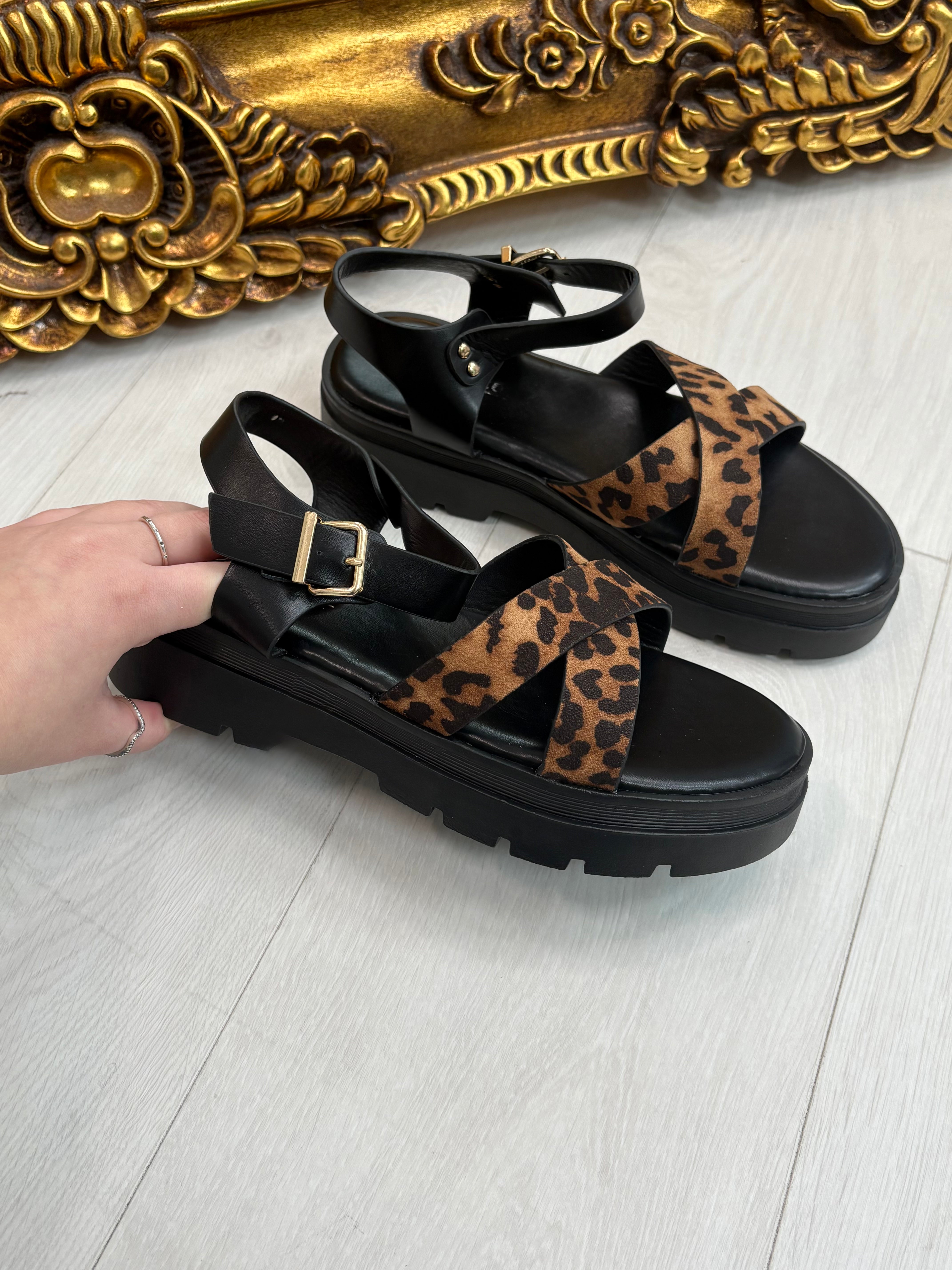 Kelly Cross Straps Platform Sandals