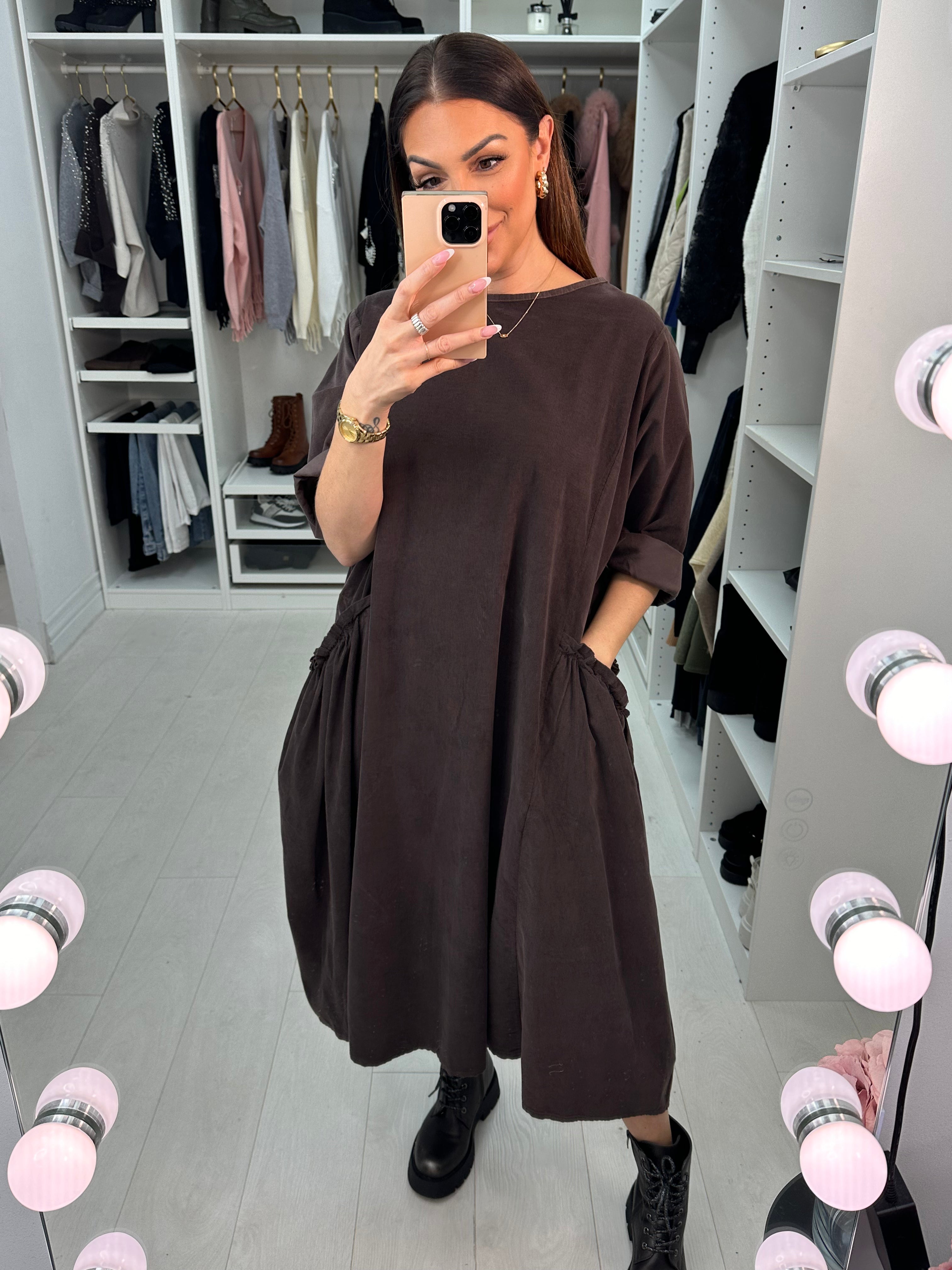 Caroline Oversized Side Pockets Midi Dress