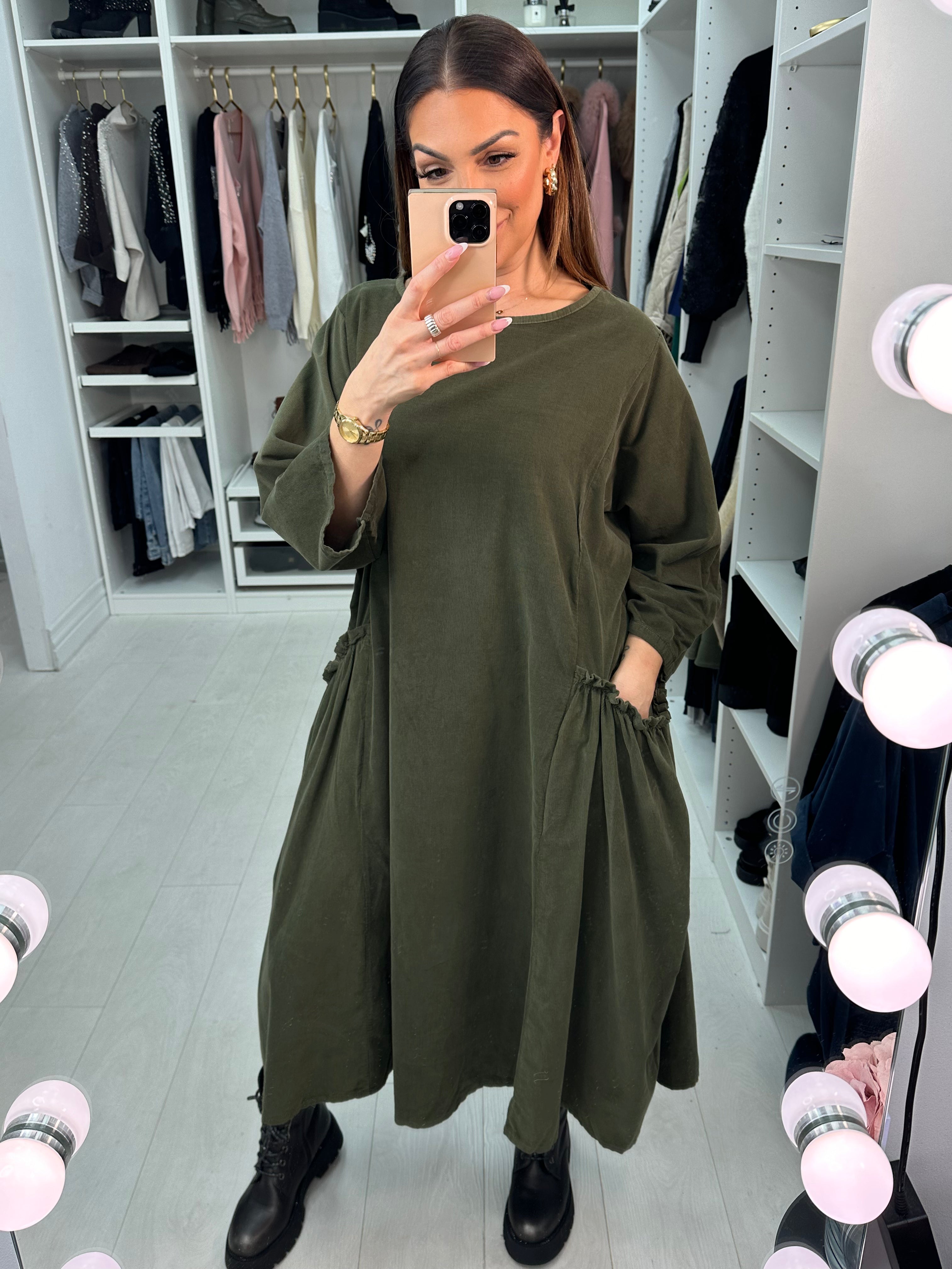 Caroline Oversized Side Pockets Midi Dress