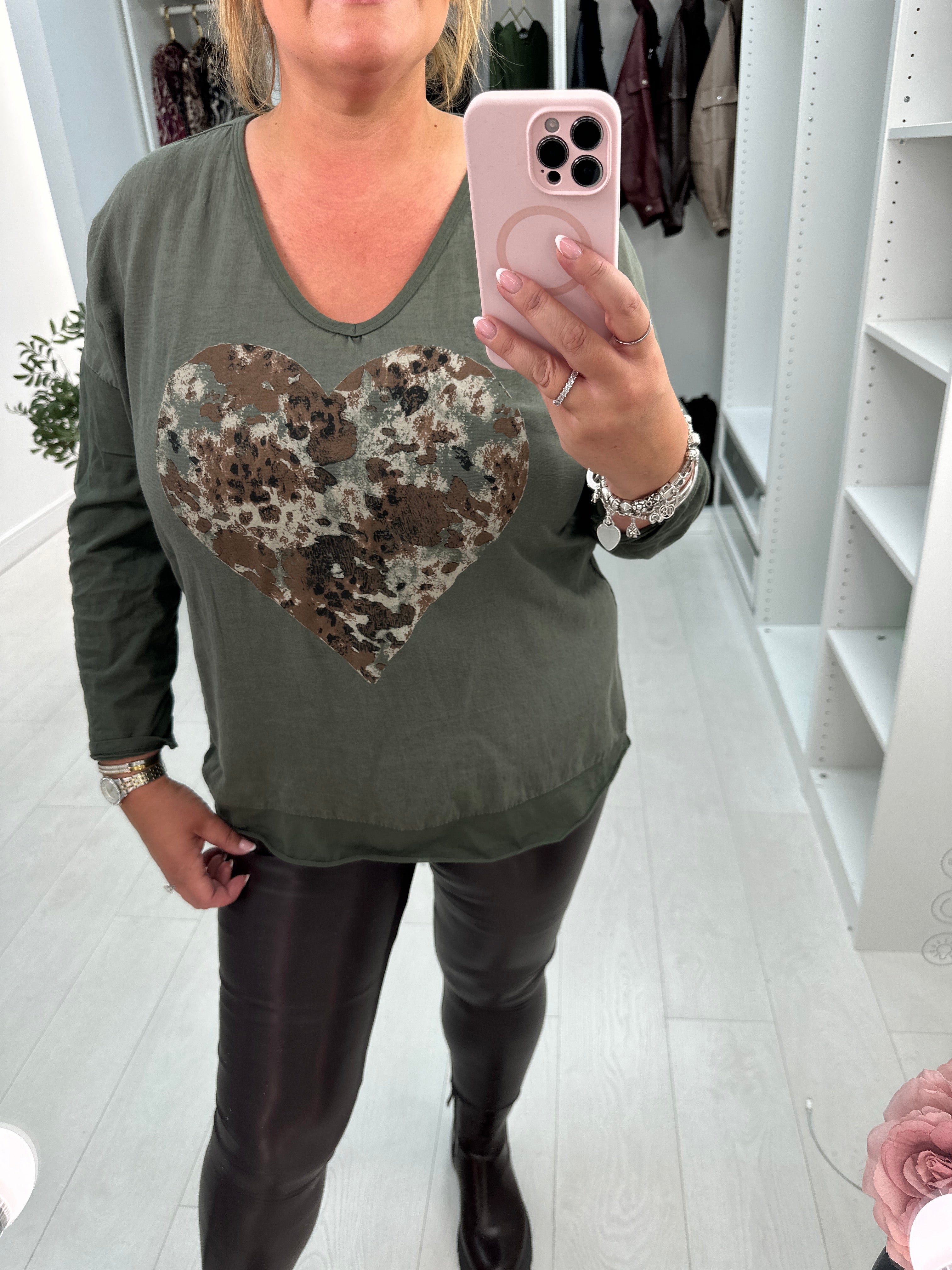 Lucianna Heart Detailed V Neck Linen T-Shirt