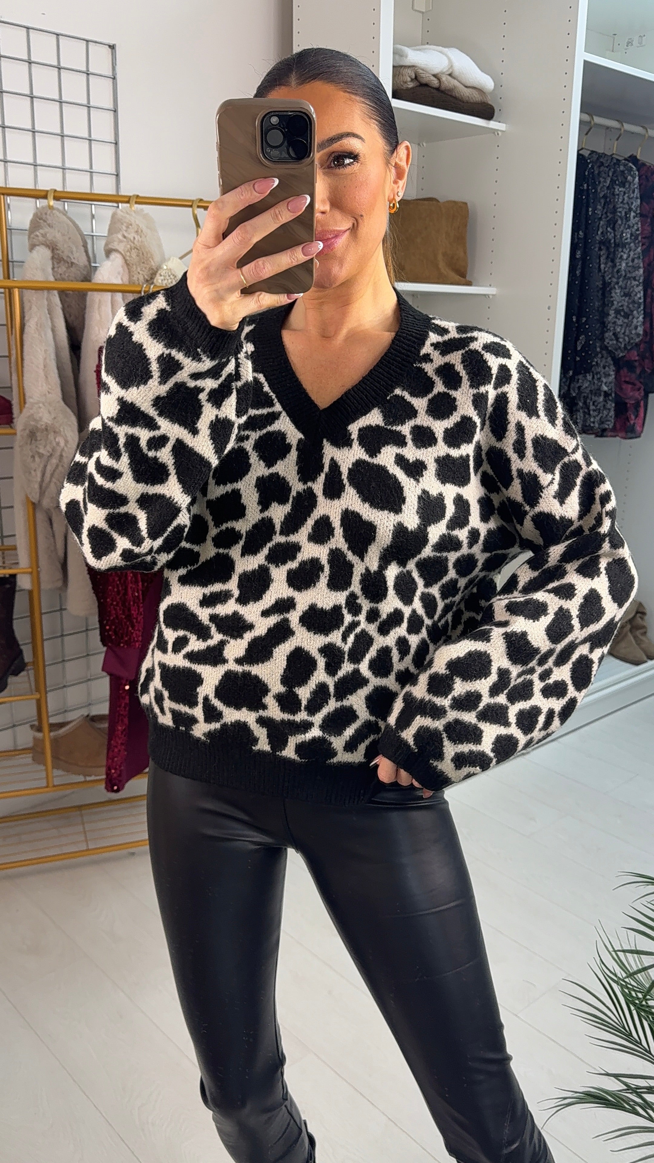 Tyrese V Neck Giraffe Print Jumper