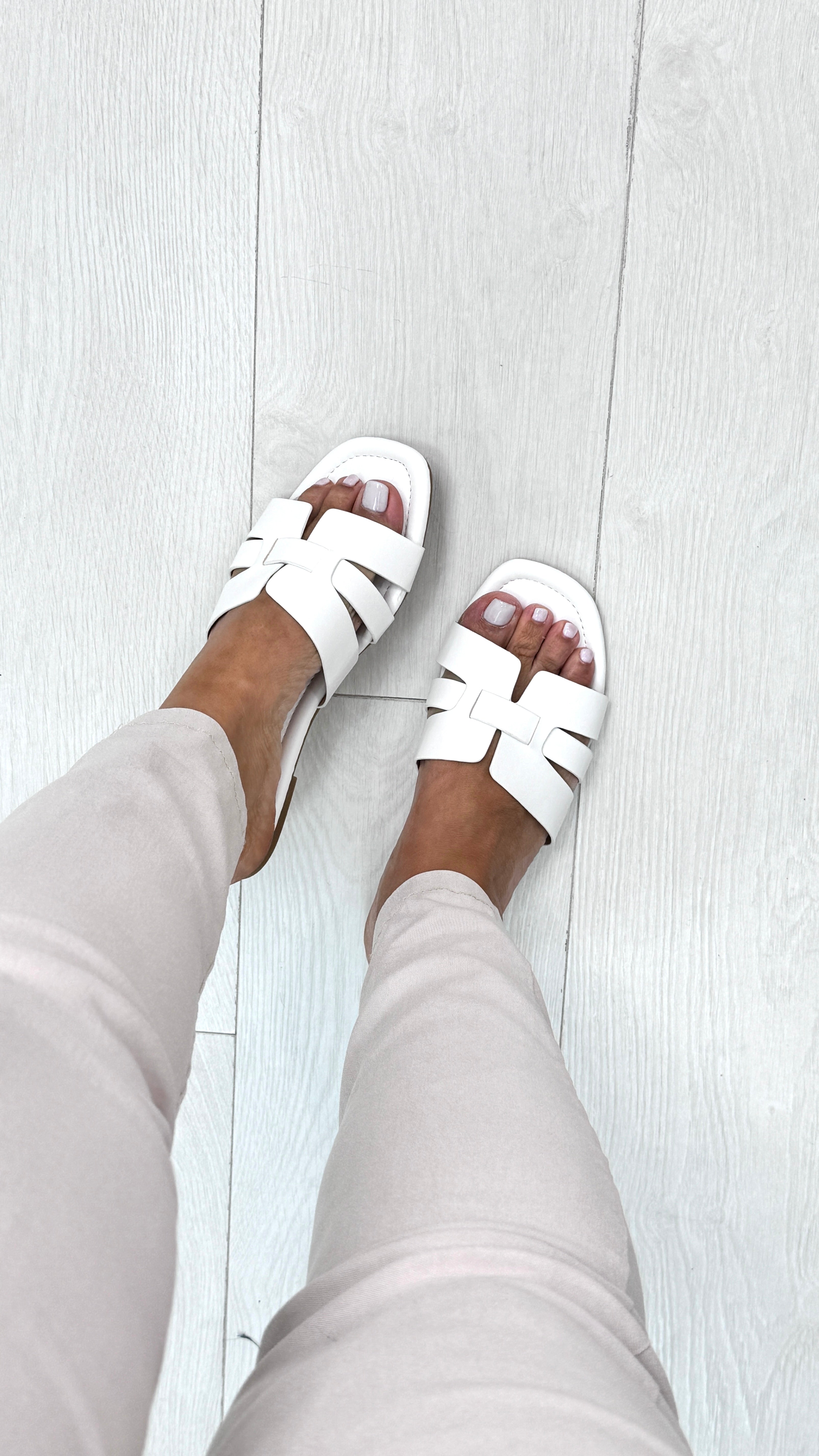Elisa Plain Flat Sliders