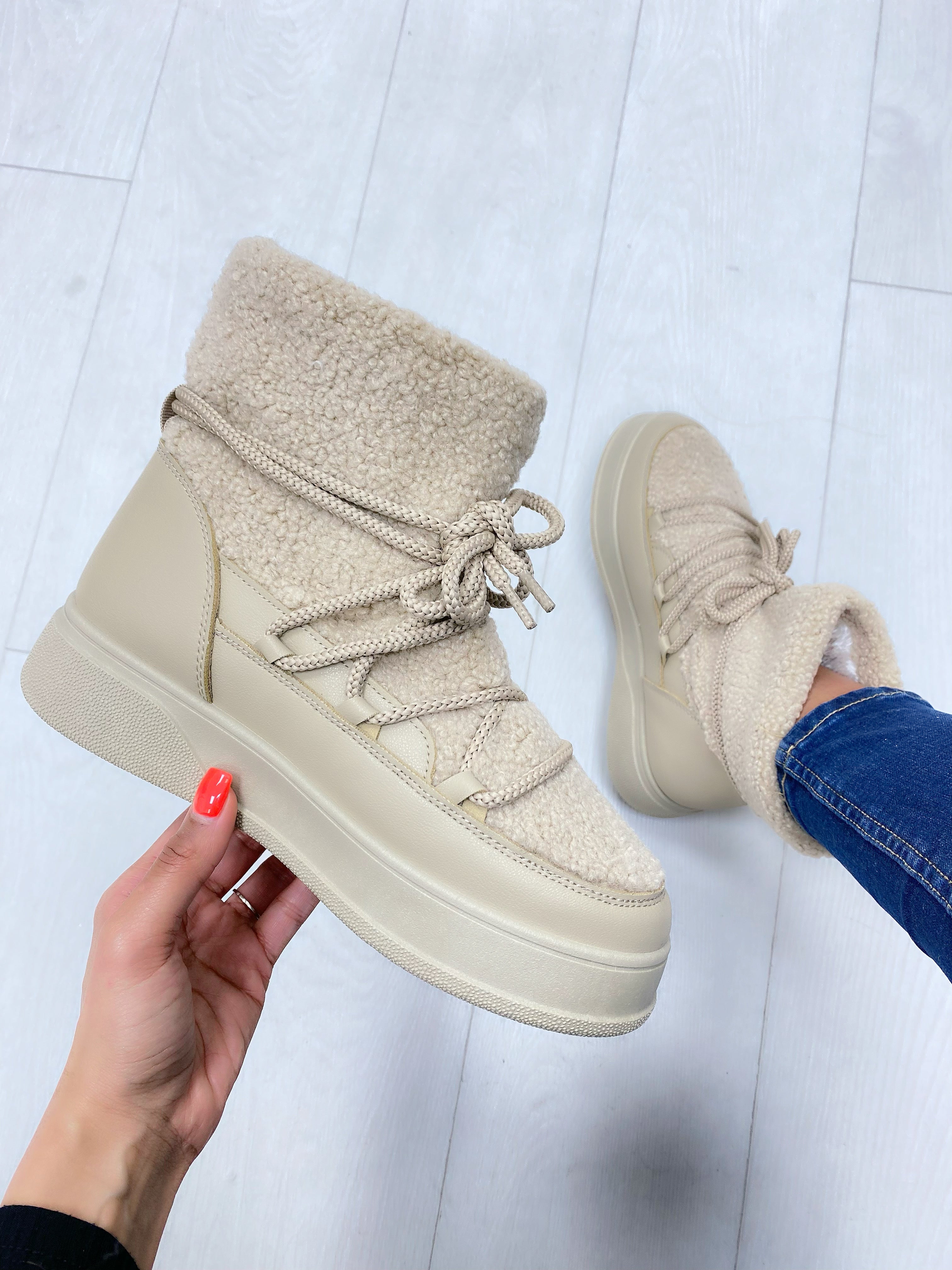 Aberdeen Teddy Lace Up Snow Boot