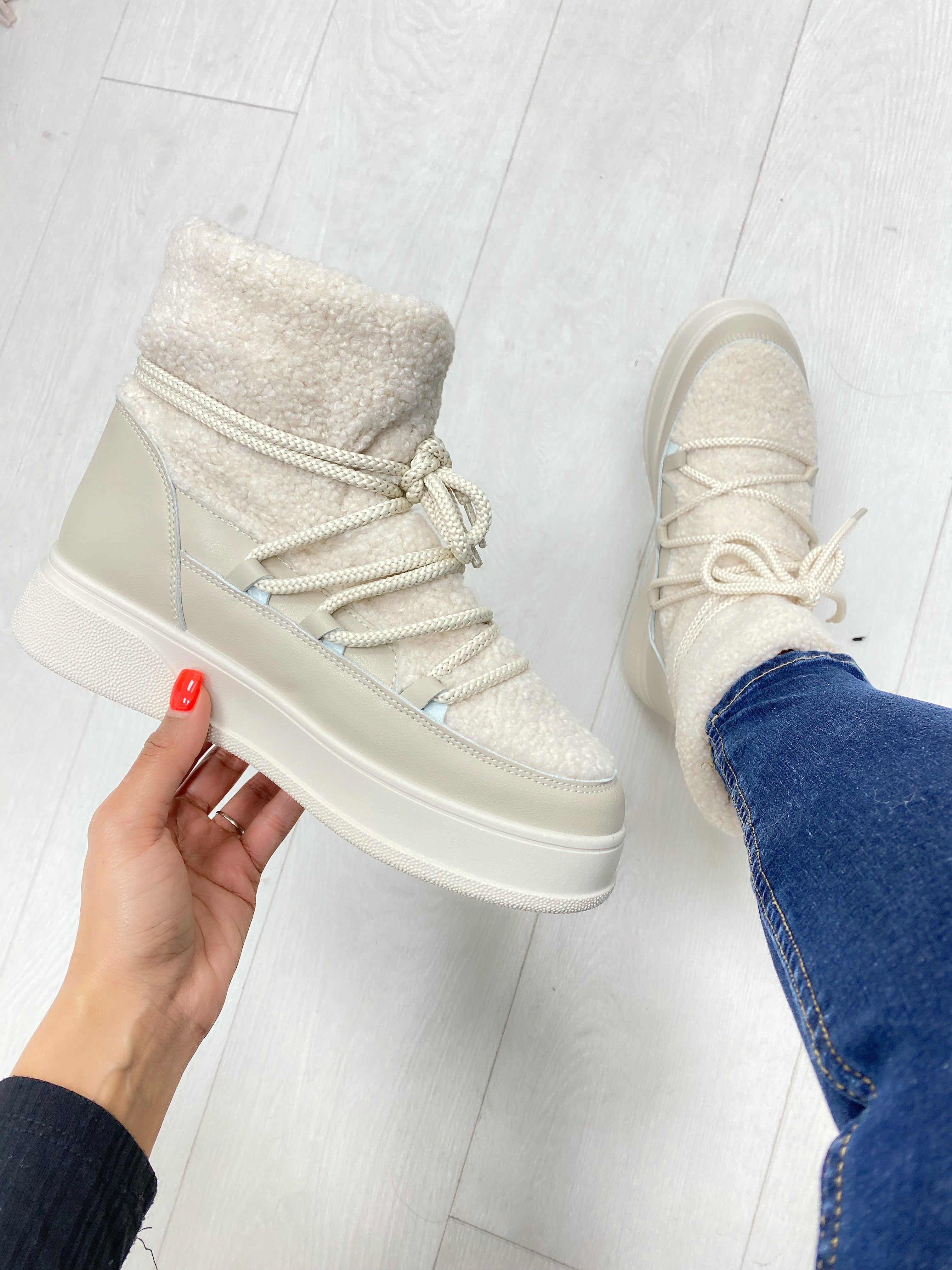 Aberdeen Teddy Lace Up Snow Boot