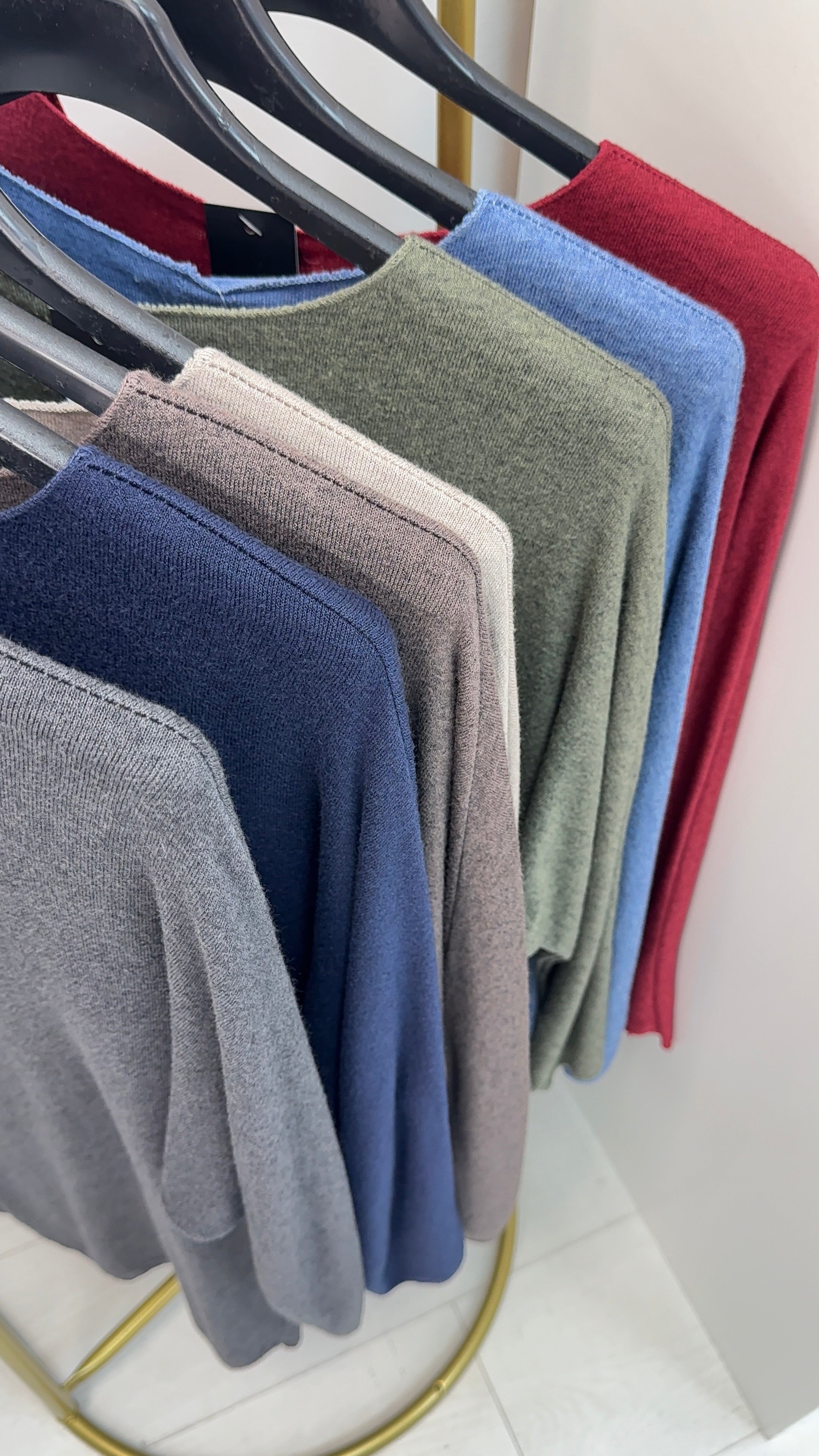 Una Plain V Neck Thin Knit Jumper