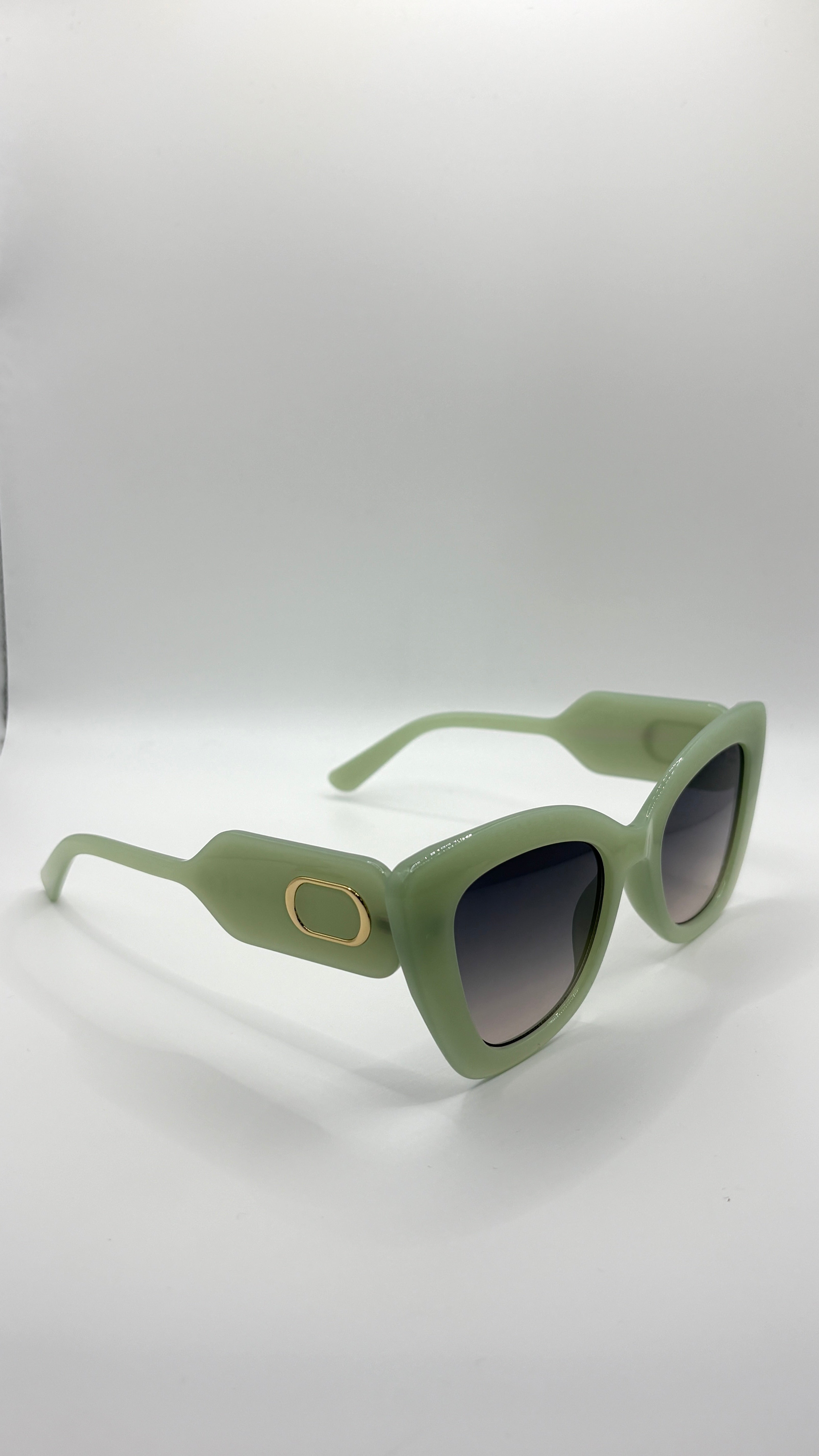 Callie Large Cat-Eye Sunglasses