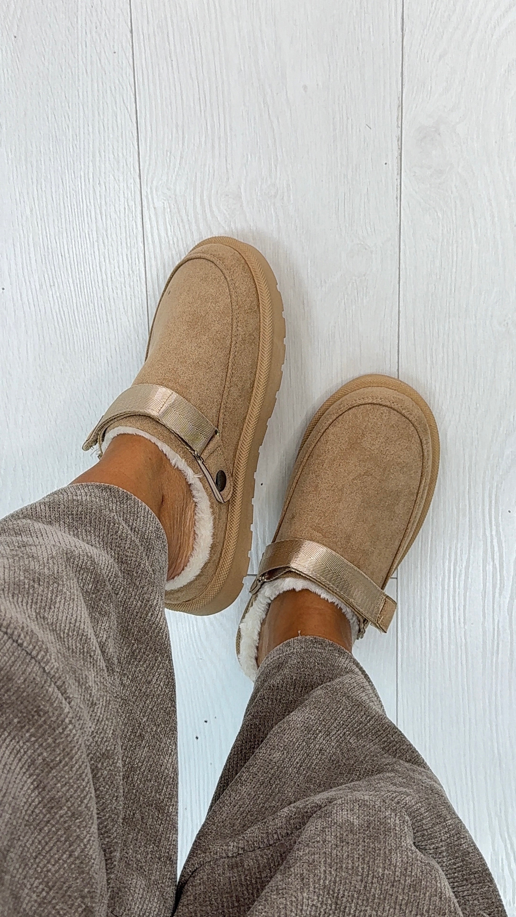 Tenyel Faux Suede Clogs