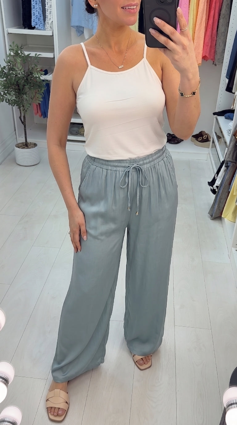 Lili Elasticated Waist Loose Fit Trousers