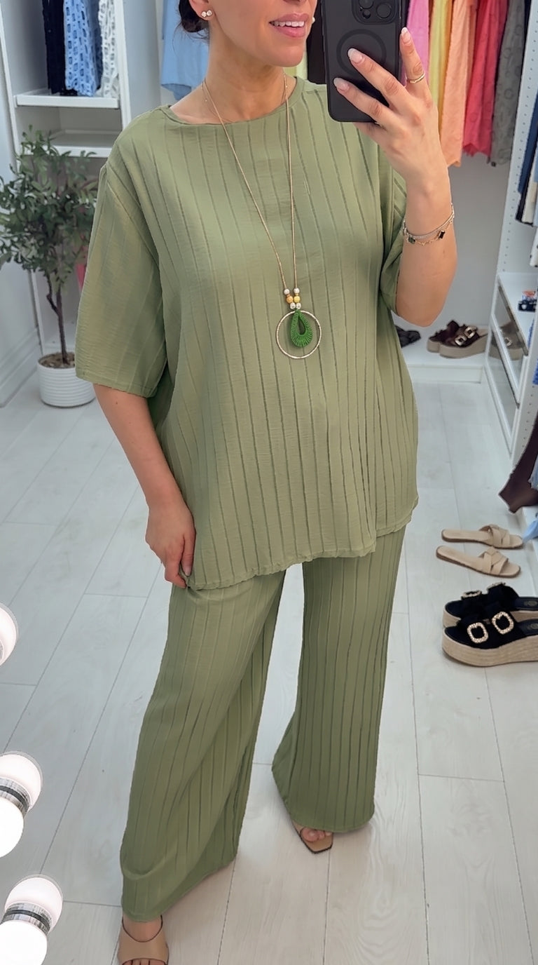 Ruby Plain Pleated Necklace Co-Ord Set