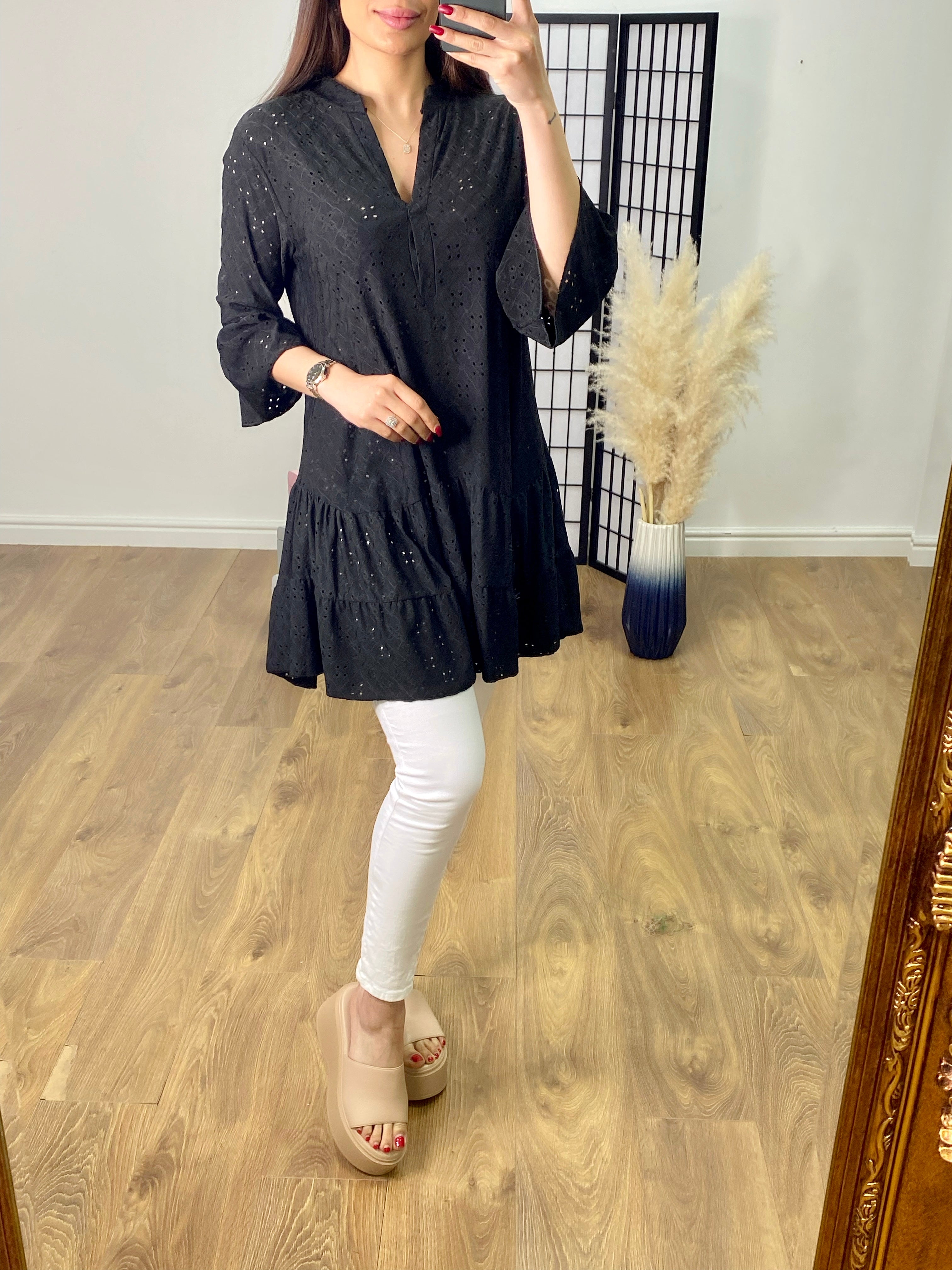 Ladie Broderie Stretch Frill Hem Notched Tunic