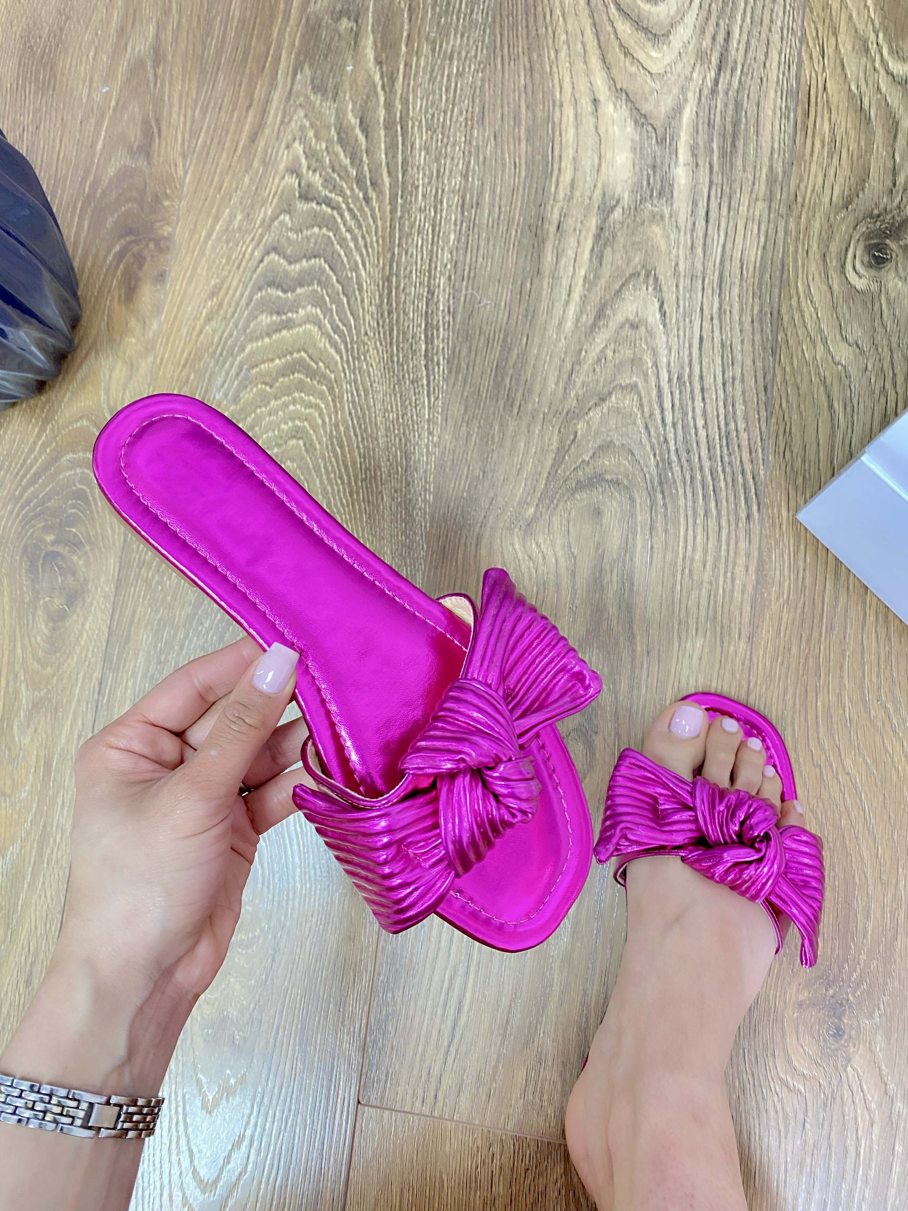 Island Metallic Ridge Bow Sliders