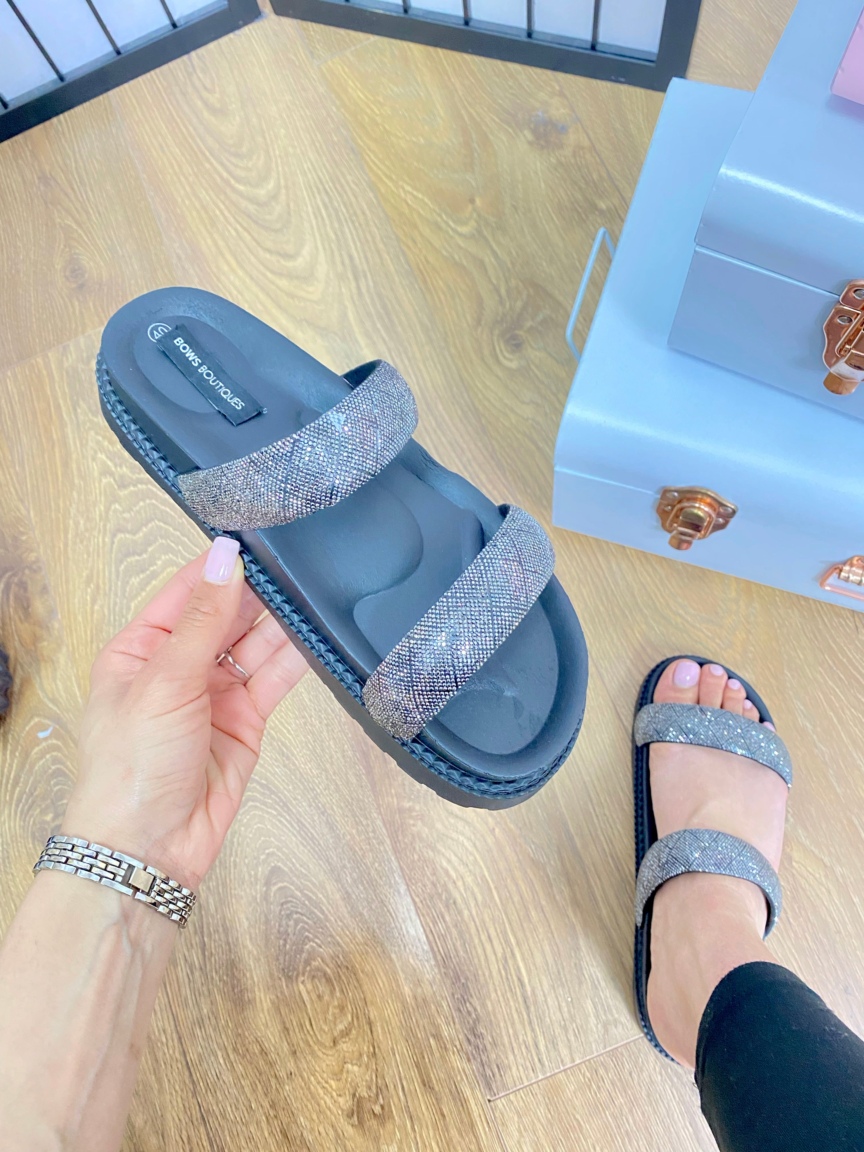 Faire Diamante Double Strap Slider