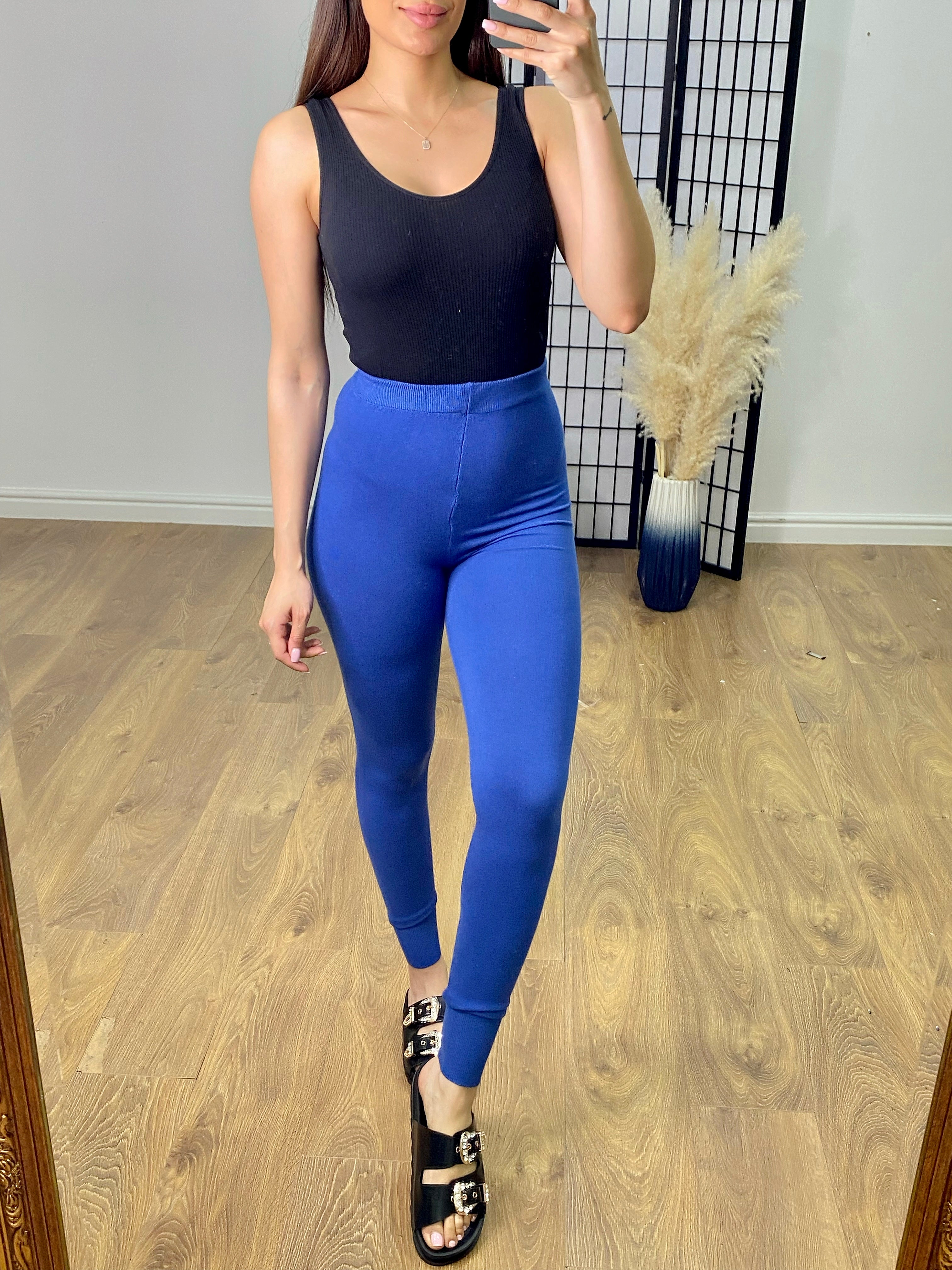 Aneka Plain Knitted Leggings