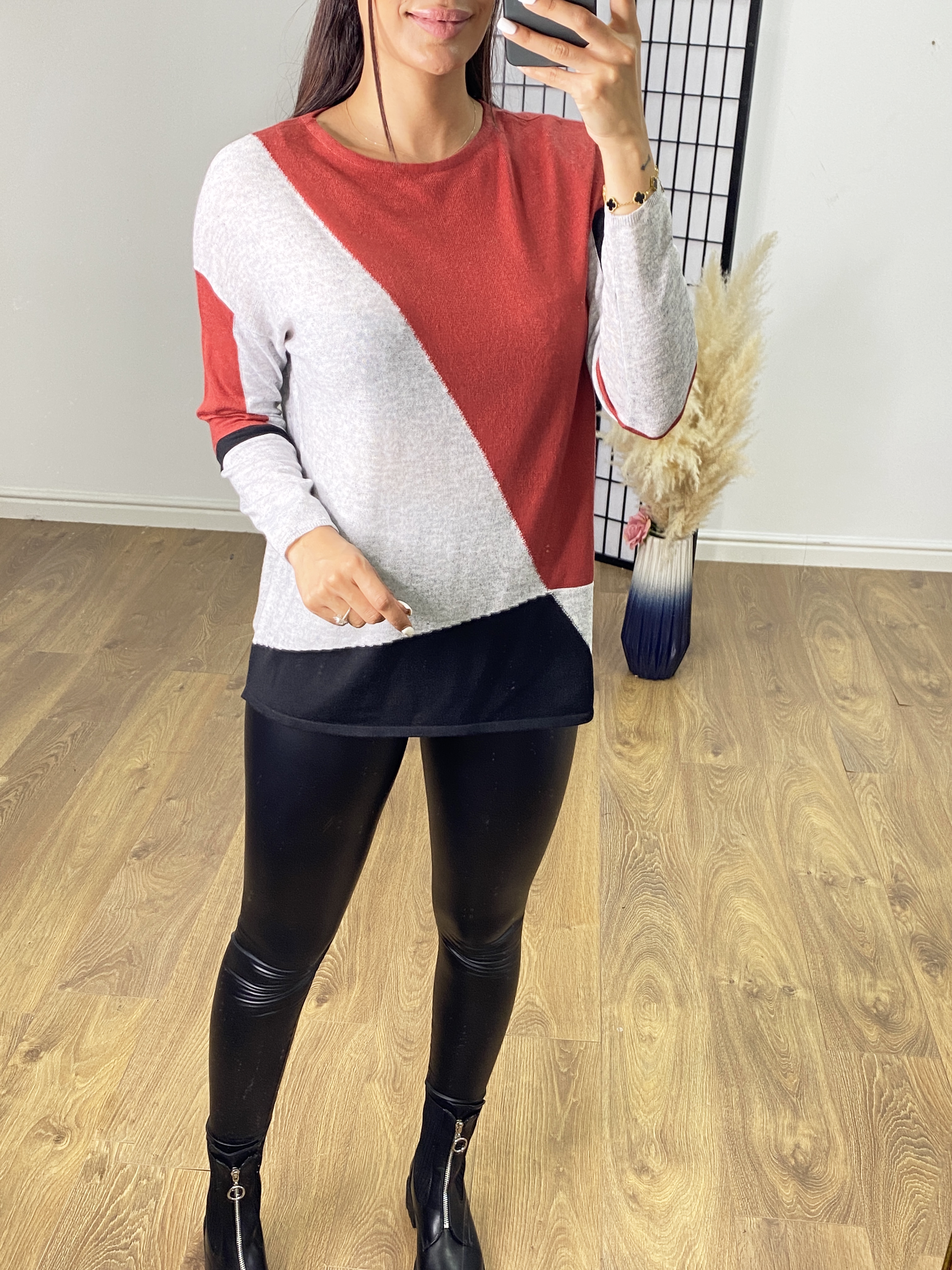 Clarna Colour Block Fine Knit Top