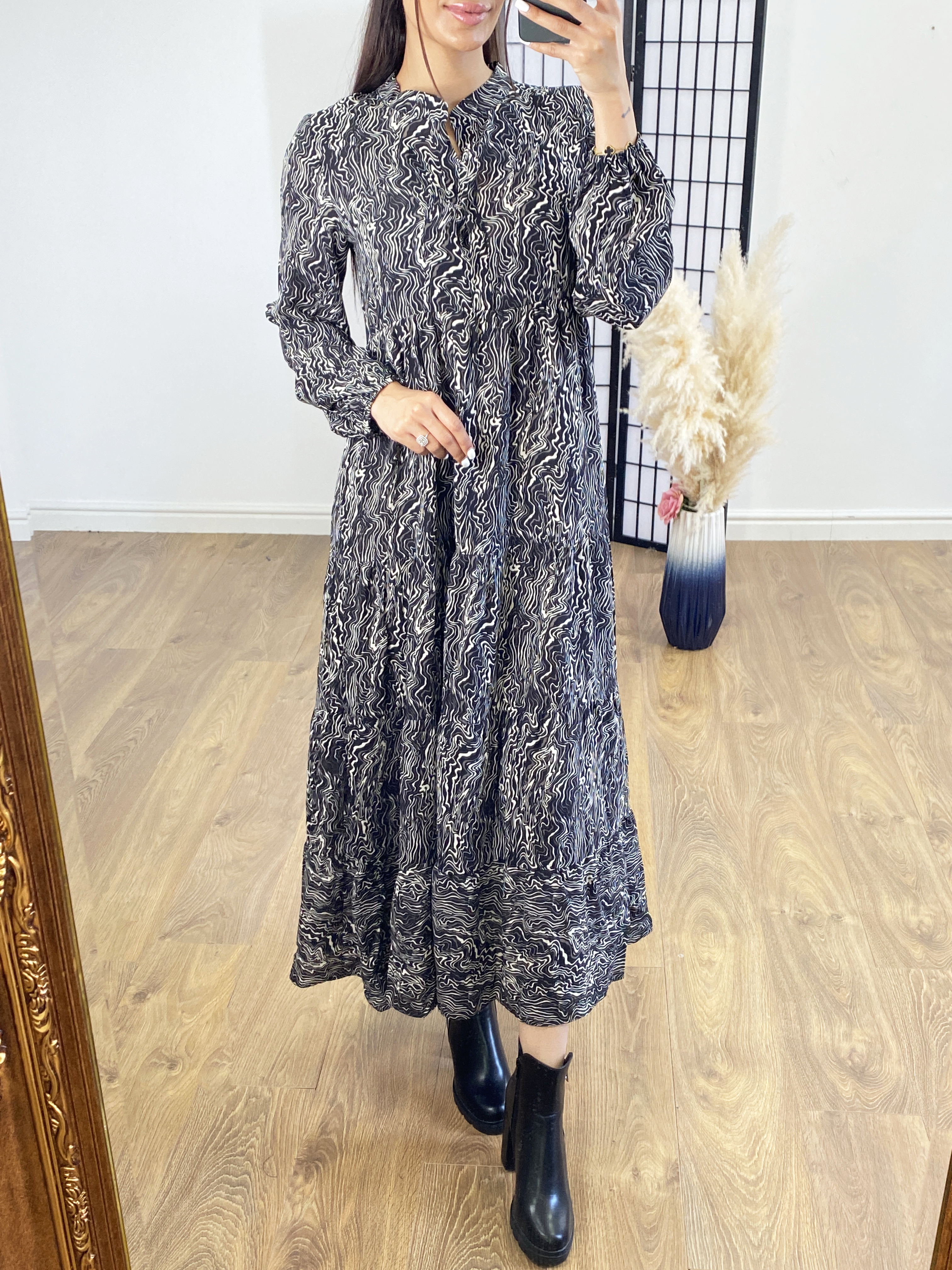 Eldora Monochrome Graphic Print Maxi Dress