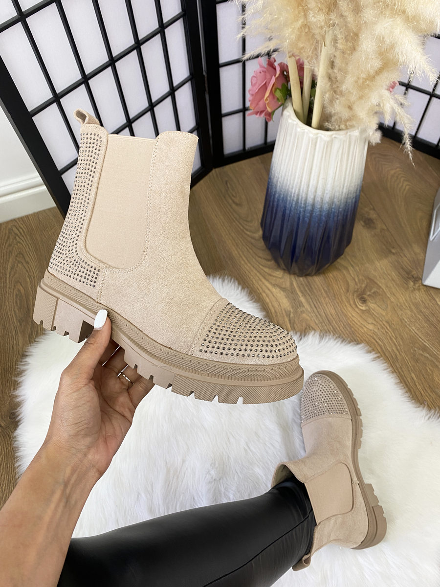 Chelsea boots clearance with diamante