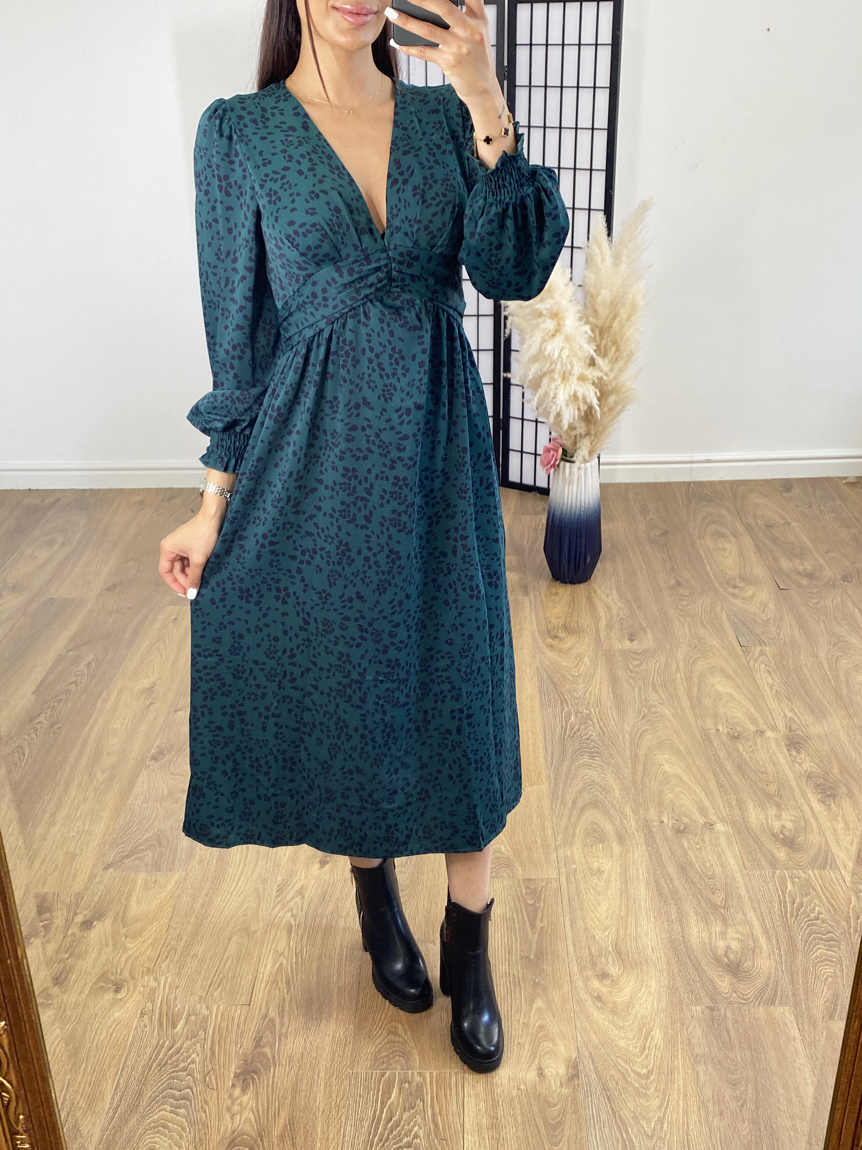 Otterley Graphic Print Puff Sleeve Midi Dress