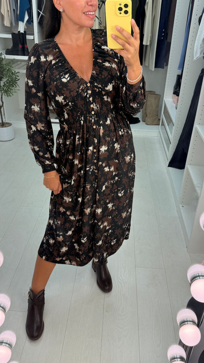 Daniella Leaf Print Shirred Waist Magic Midi Dress