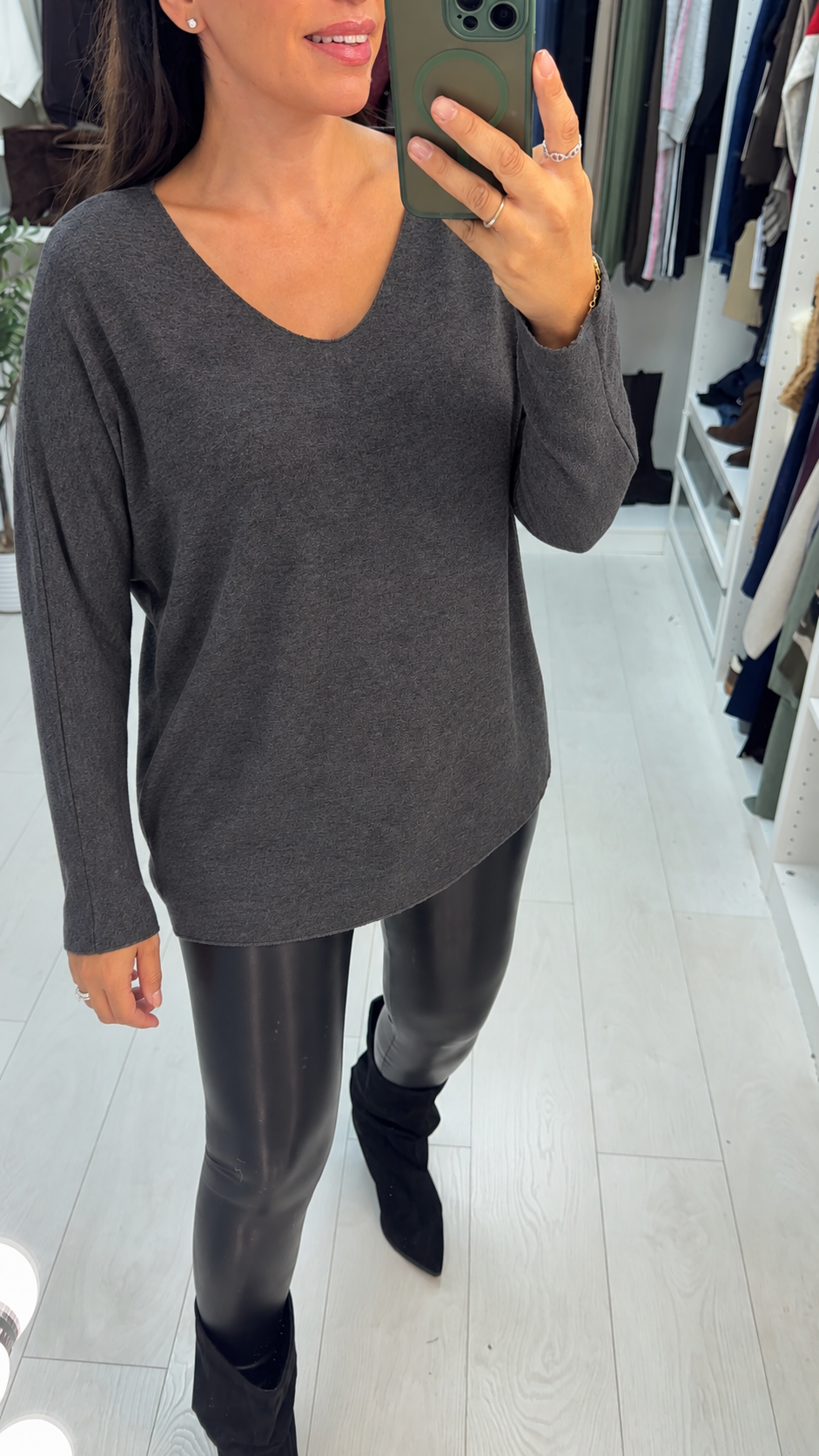 Una Plain V Neck Thin Knit Jumper