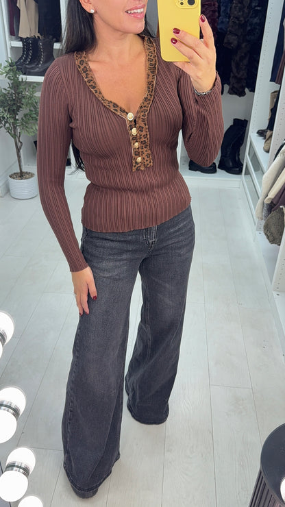 Montanna Ribbed Leopard Print Detail V Neck Top