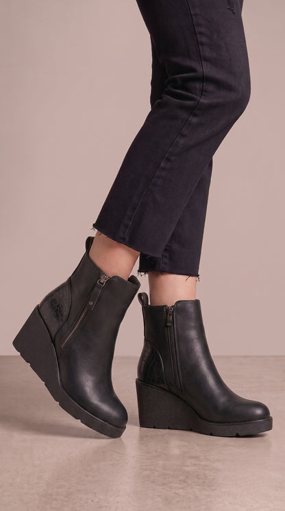 Krystal Faux Leather Zip Detailed Wedge Boots