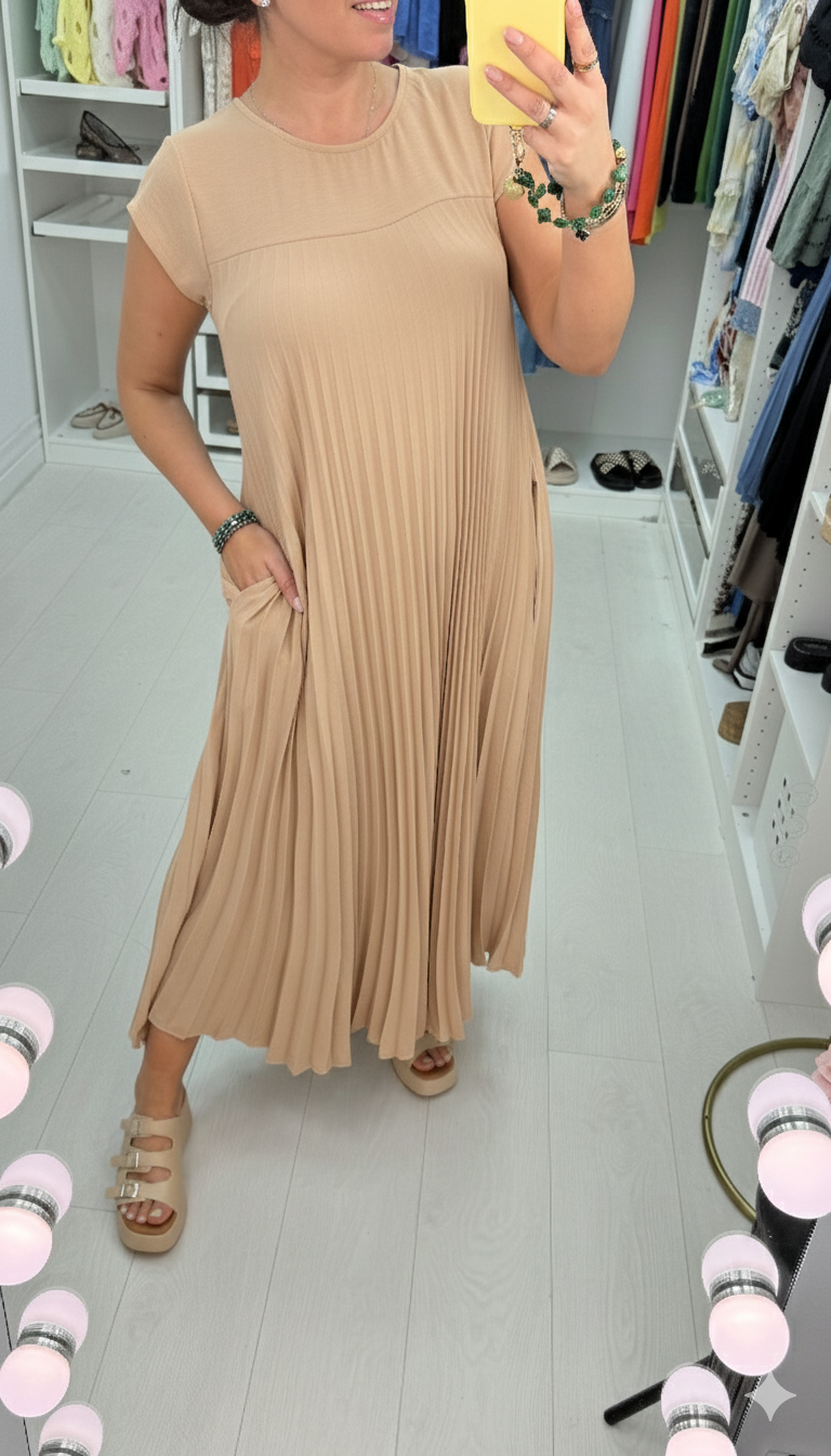 Jodi Plain Pleated Maxi Dress