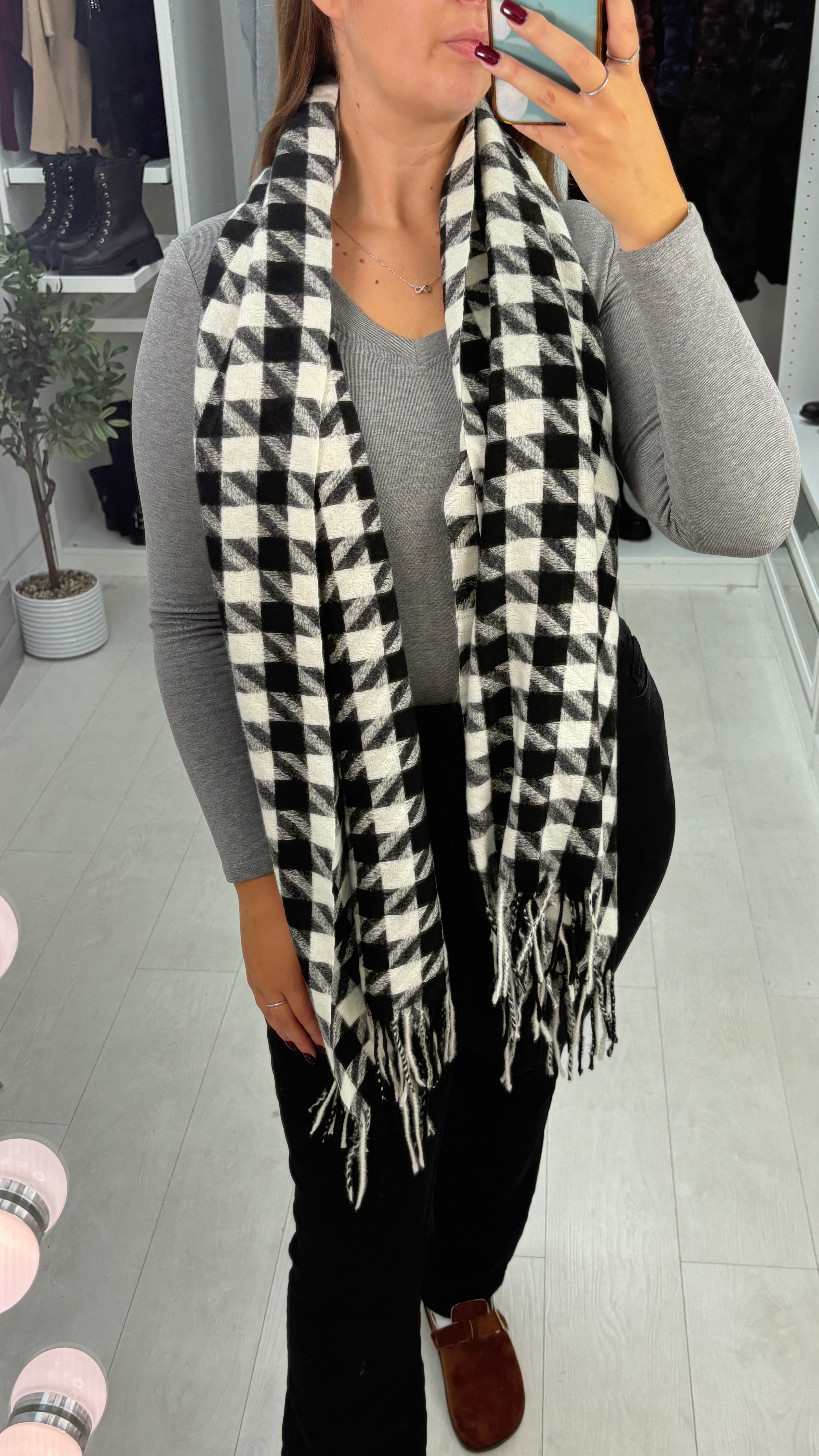 Ebby Houndstooth Pattern Scarf