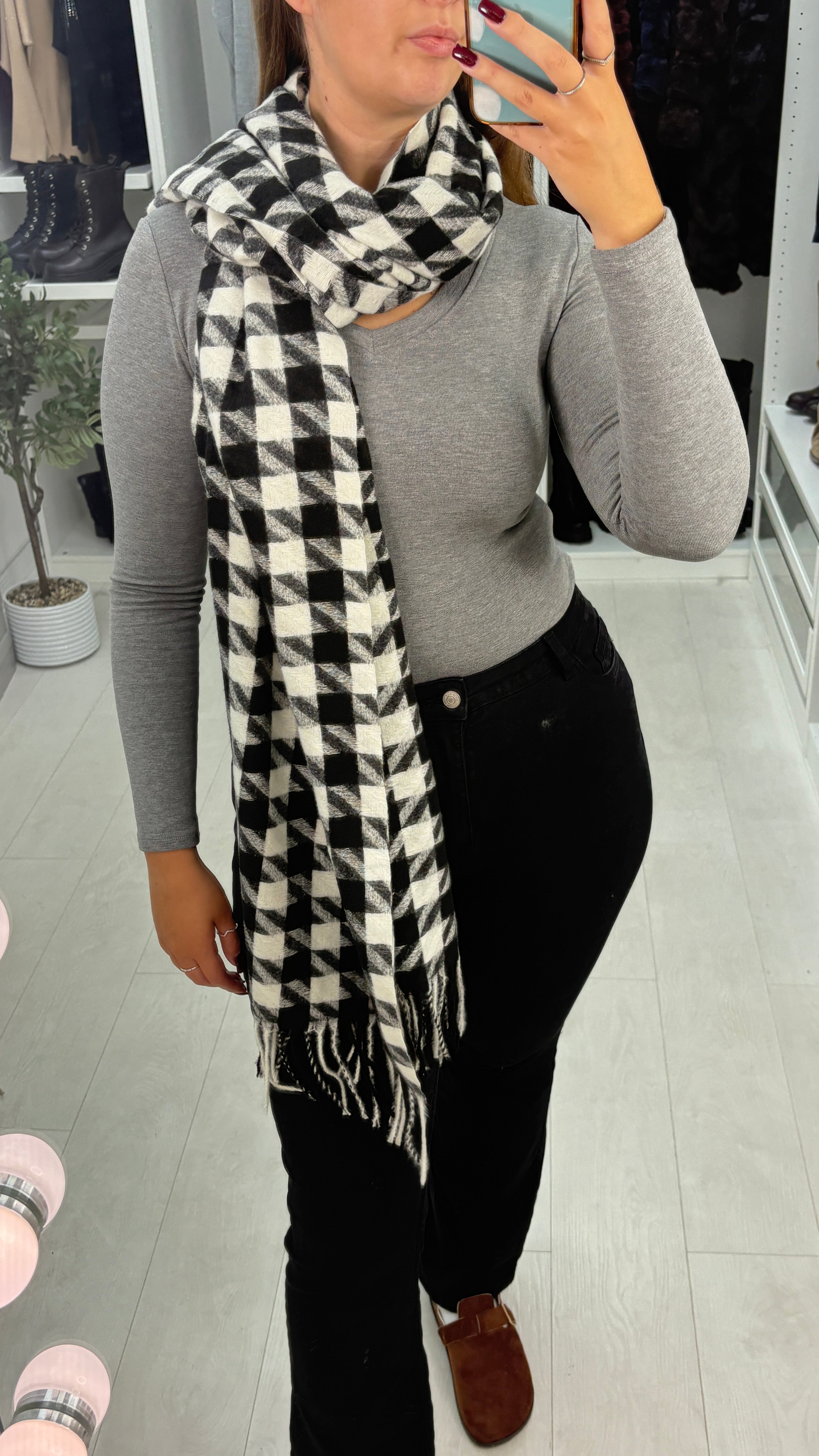 Ebby Houndstooth Pattern Scarf