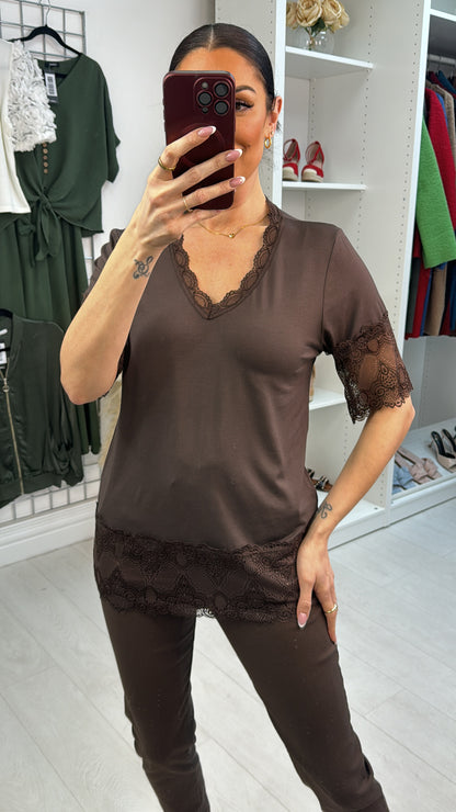 Lola Plain Lace Trim Short Sleeve Top