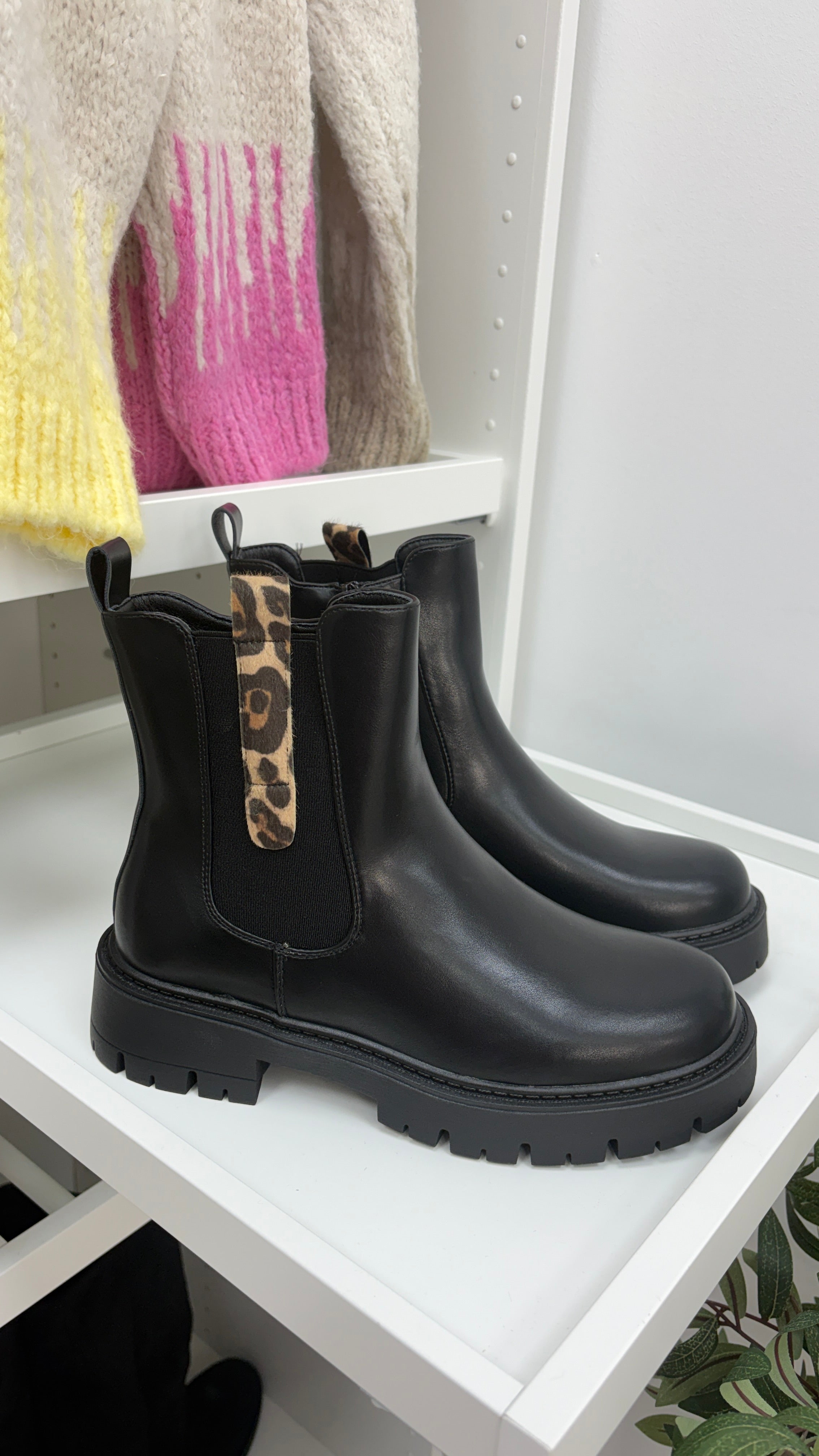 Isabella Leopard Print Detailed Chelsea Boots