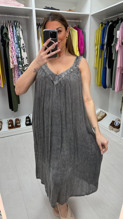 Jeanne Acid Wash V Neck Loose Fit Dress