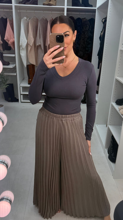 Nessa Plain Elasticated Waist Pleated Trousers