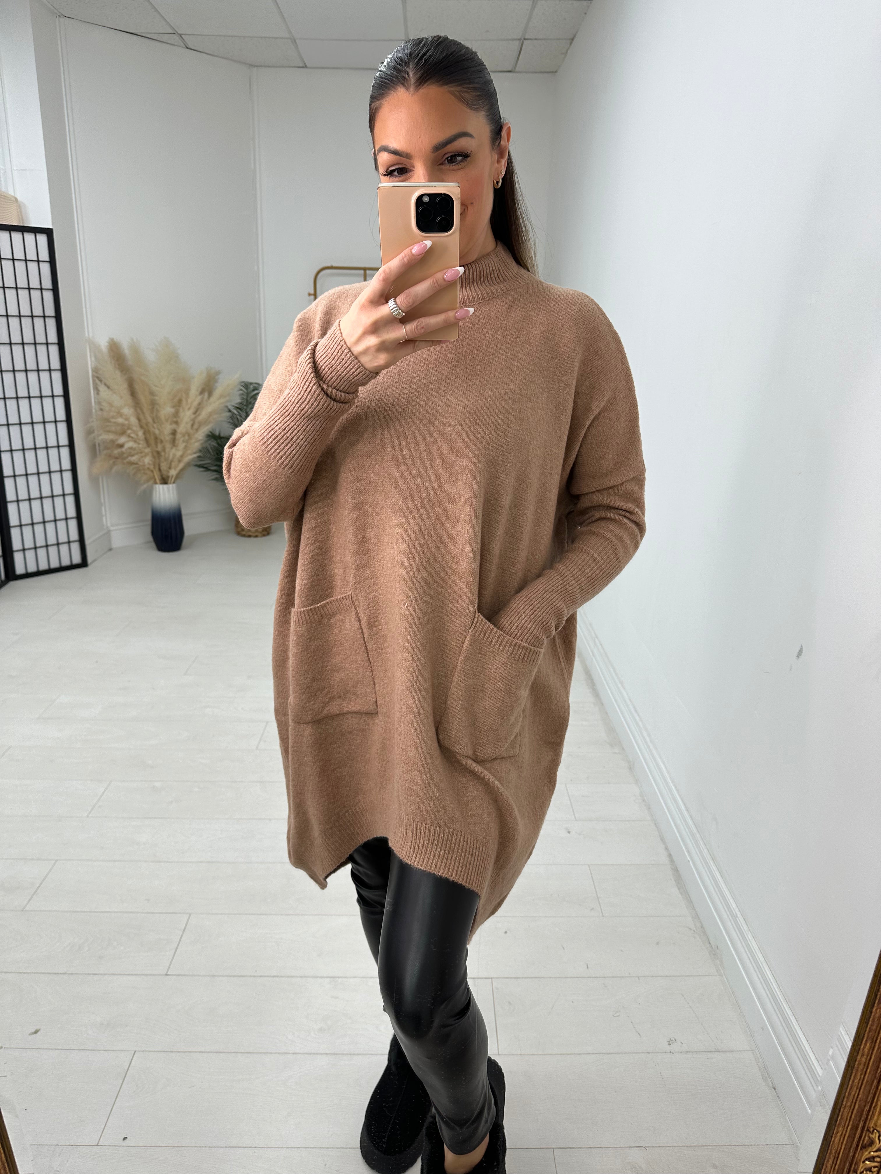 Greta Plain Longline Pocket Front Knit Jumper