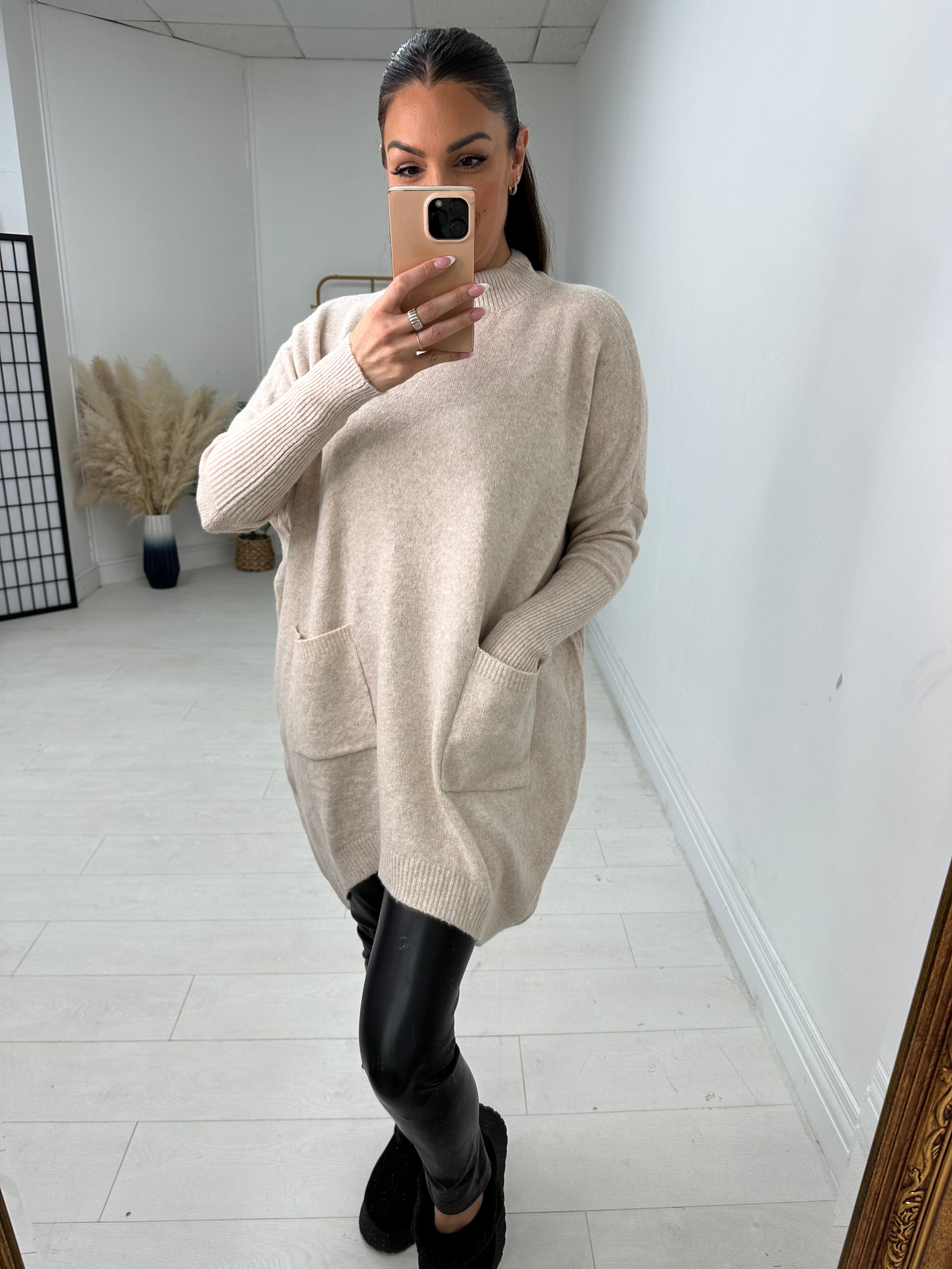 Greta Plain Longline Pocket Front Knit Jumper