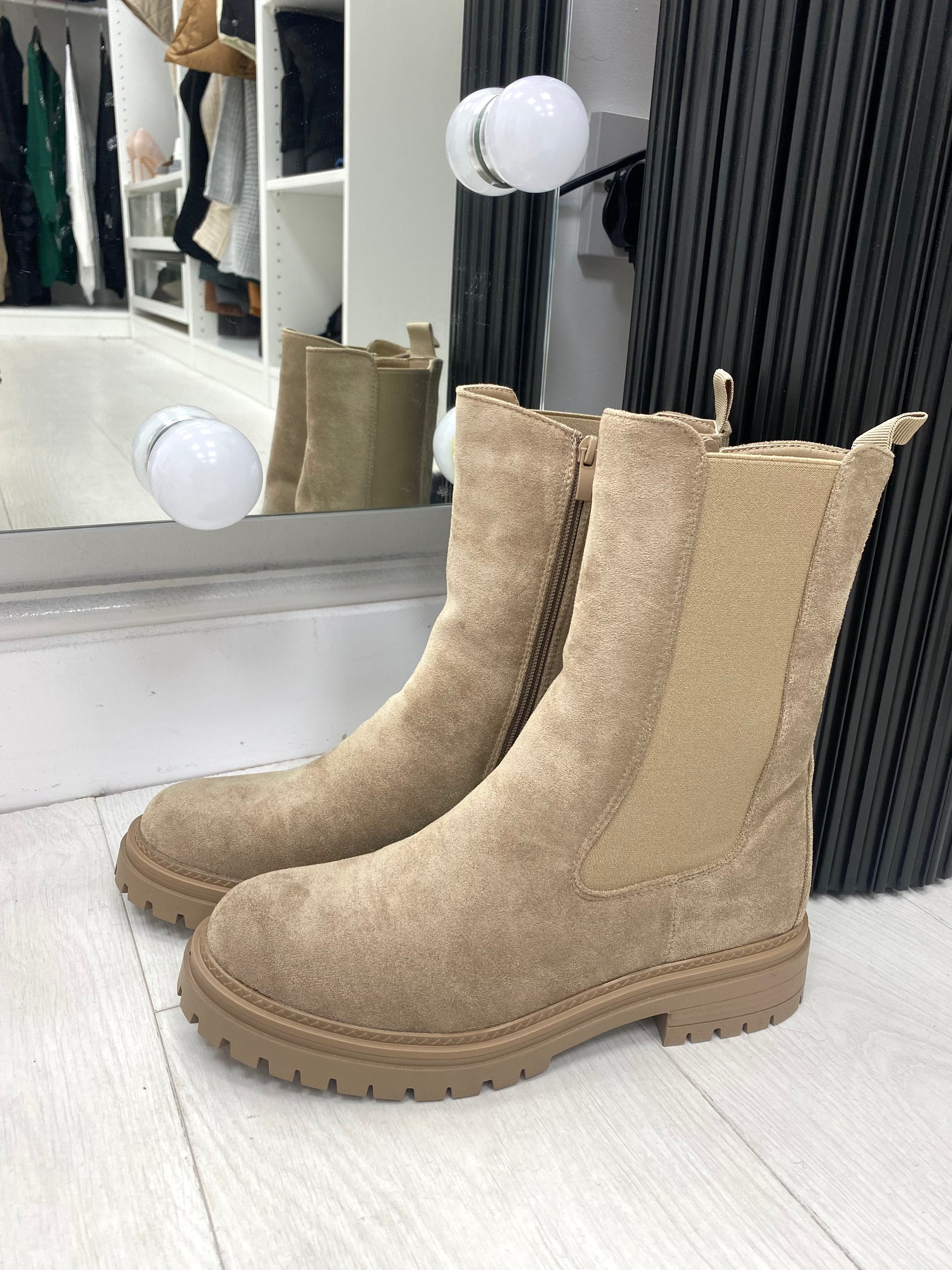 Shoecolate chelsea boots beige sale