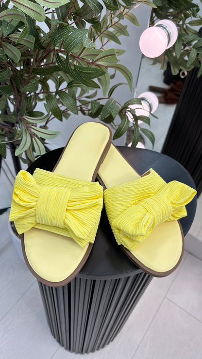 Hilda Bow Detailed Flat Sliders