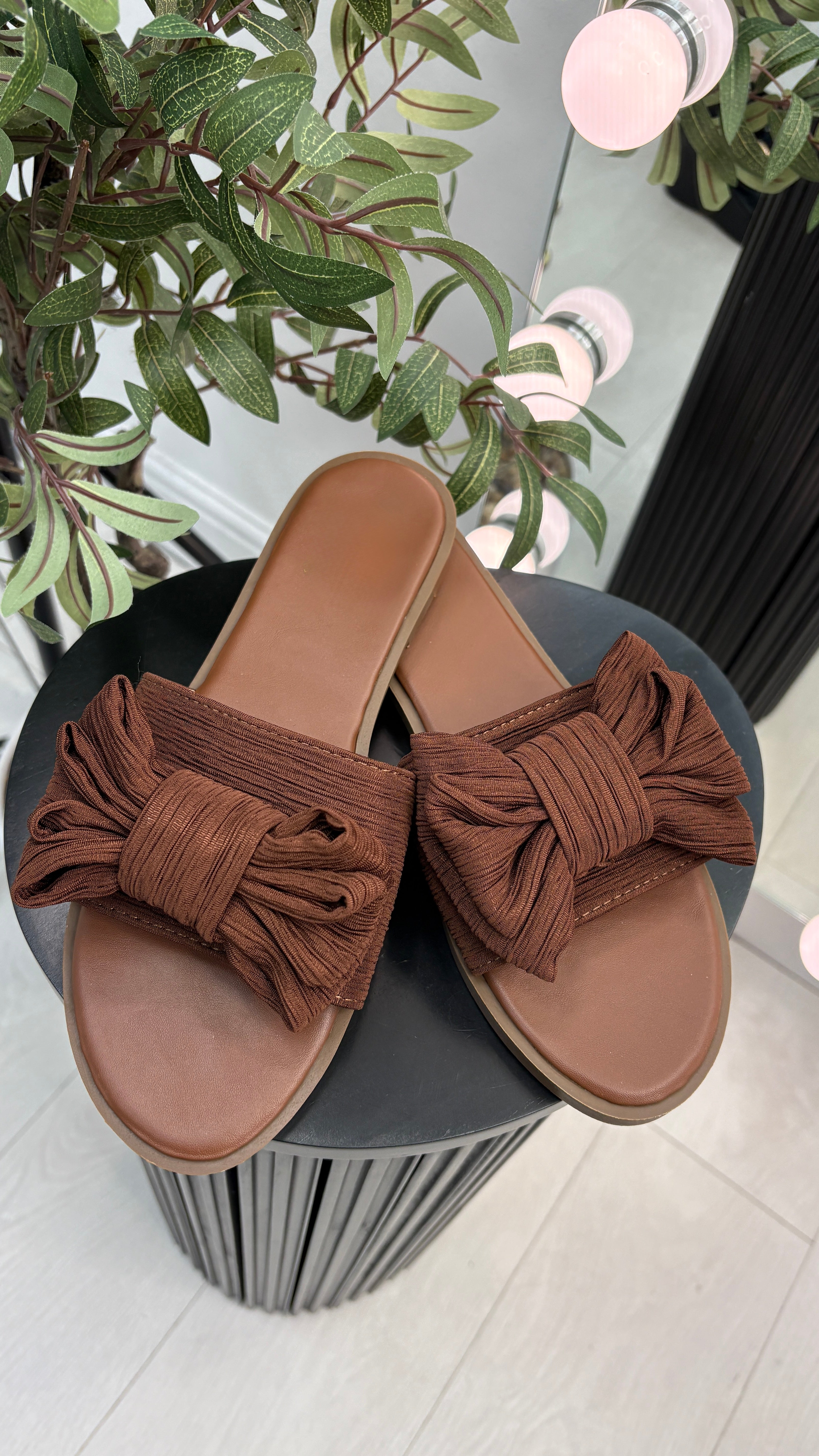 Hilda Bow Detailed Flat Sliders