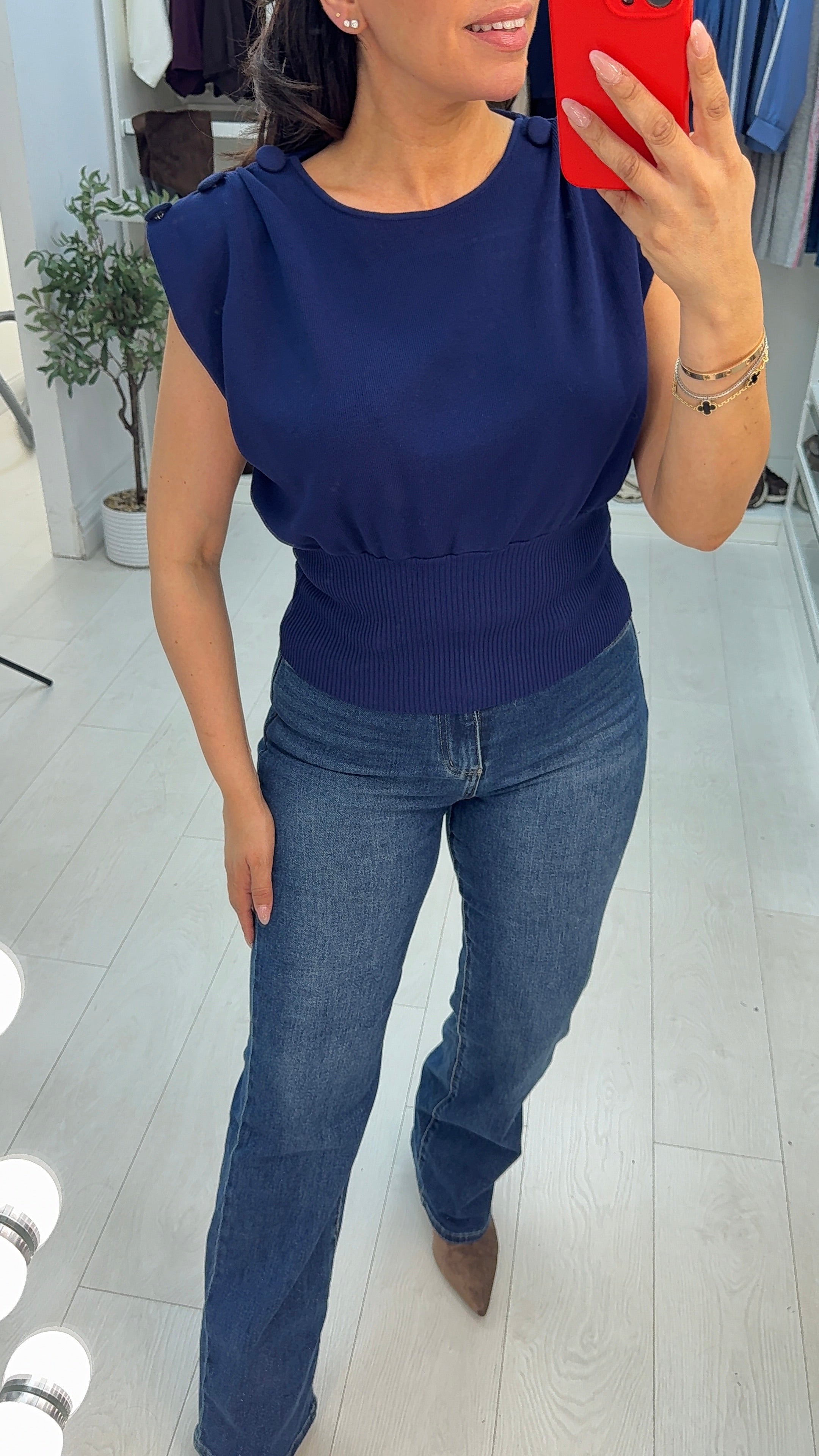 Fillia Plain Button Detailed Sleeveless Jumper