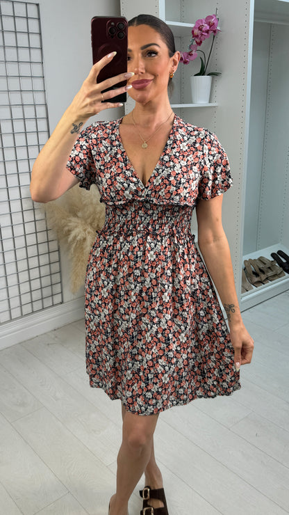 Que Floral Print V Neck Midi Dress