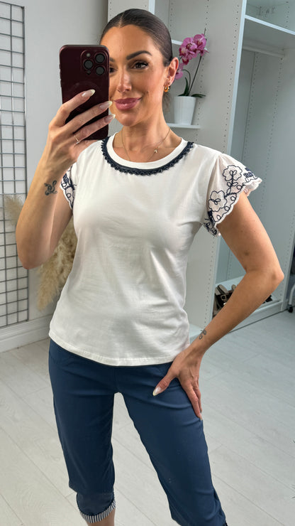 Pippie Floral Embroidered Short Sleeve Embellished T-Shirt