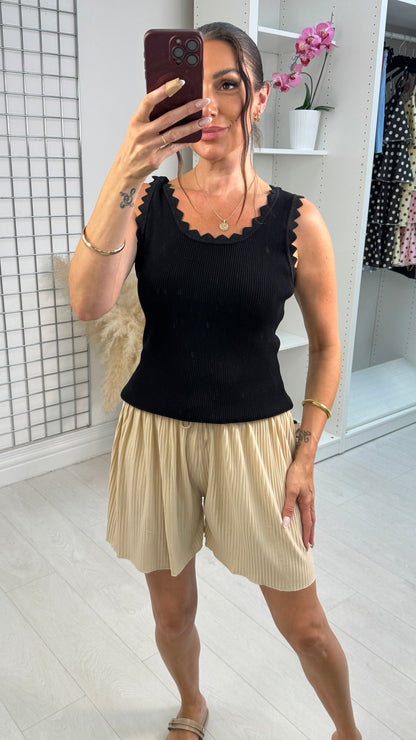 Tullia Plain Elasticated Pleated Shorts