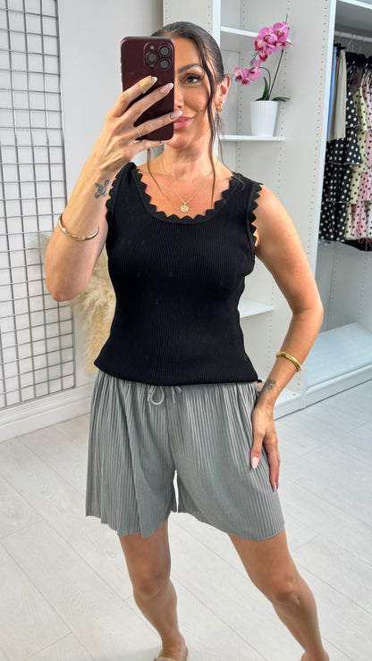 Tullia Plain Elasticated Pleated Shorts