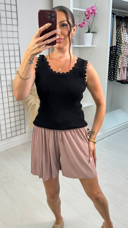 Tullia Plain Elasticated Pleated Shorts