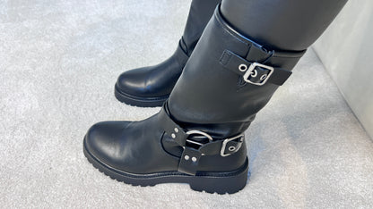 Beste Short Adjustable Buckle Detail Boots