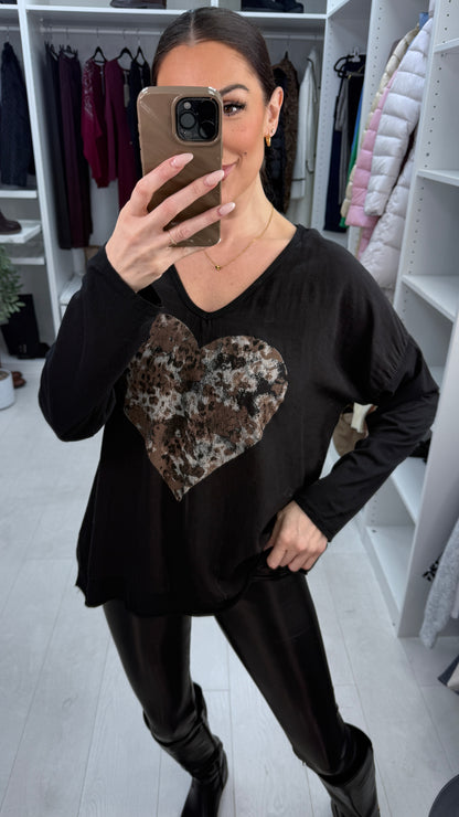 Lucianna Heart Detailed V Neck Linen T-Shirt